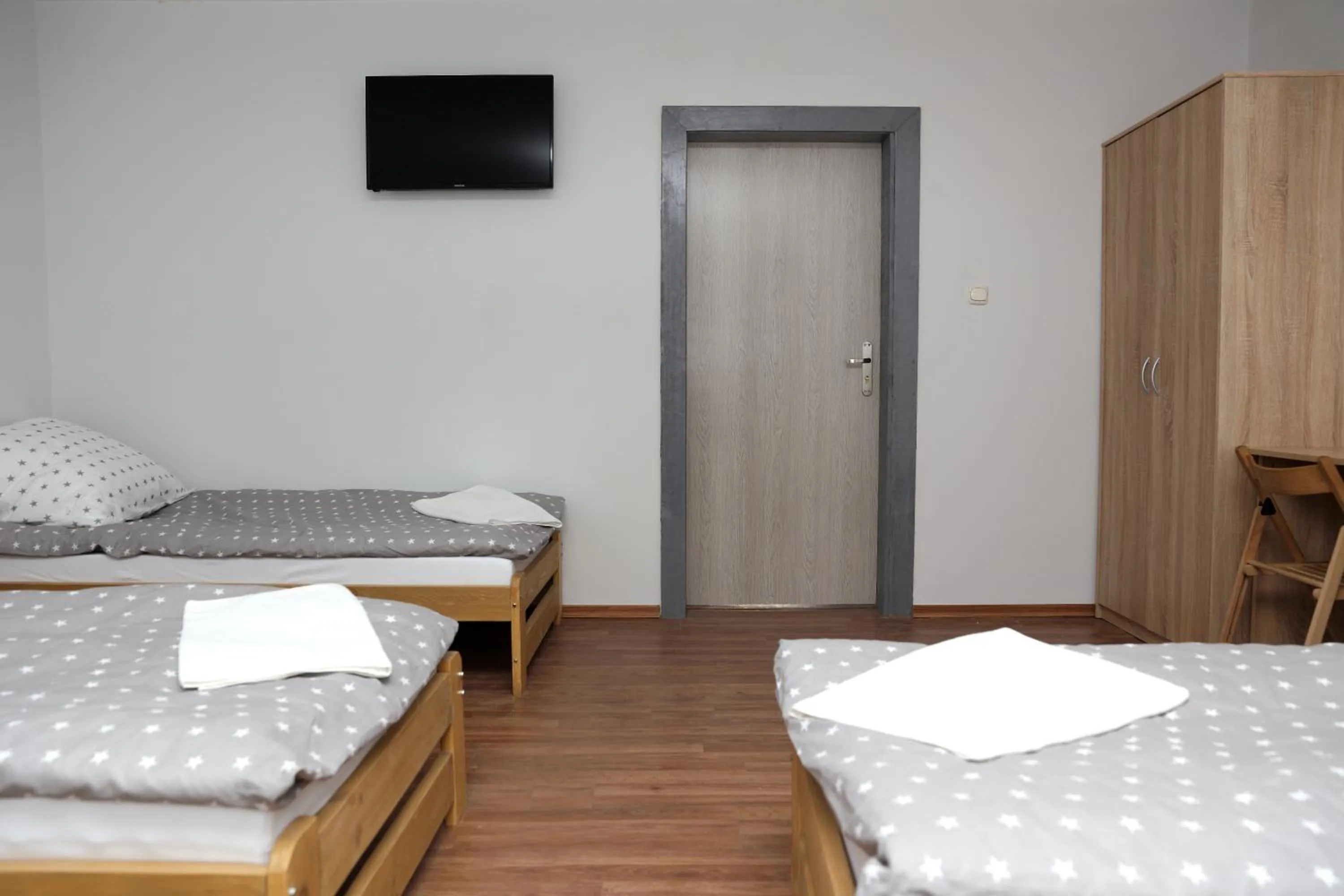 Single Bed in Mixed Dormitory Room in Hostel Grono