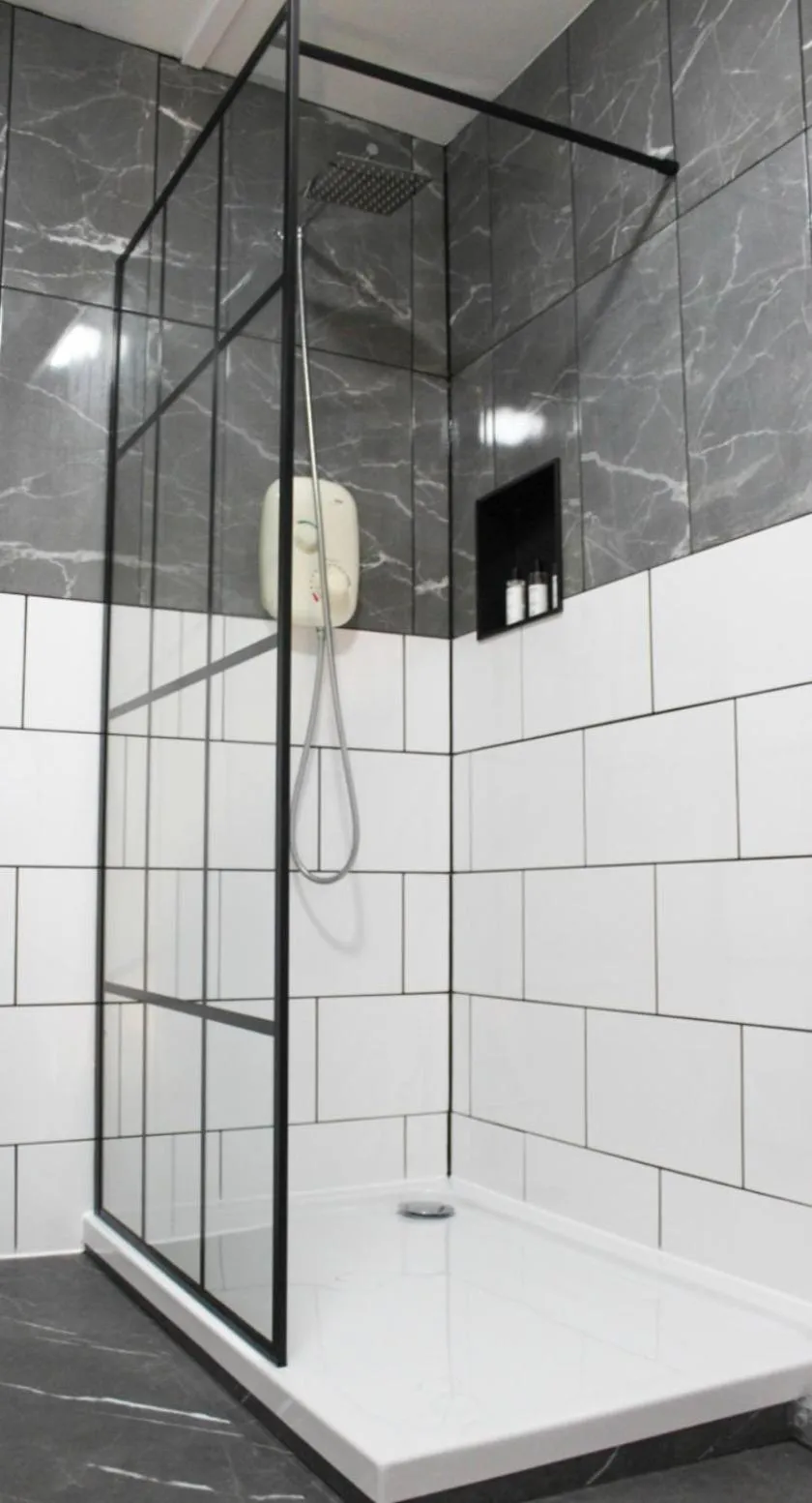 Shower in Argyle Guest House