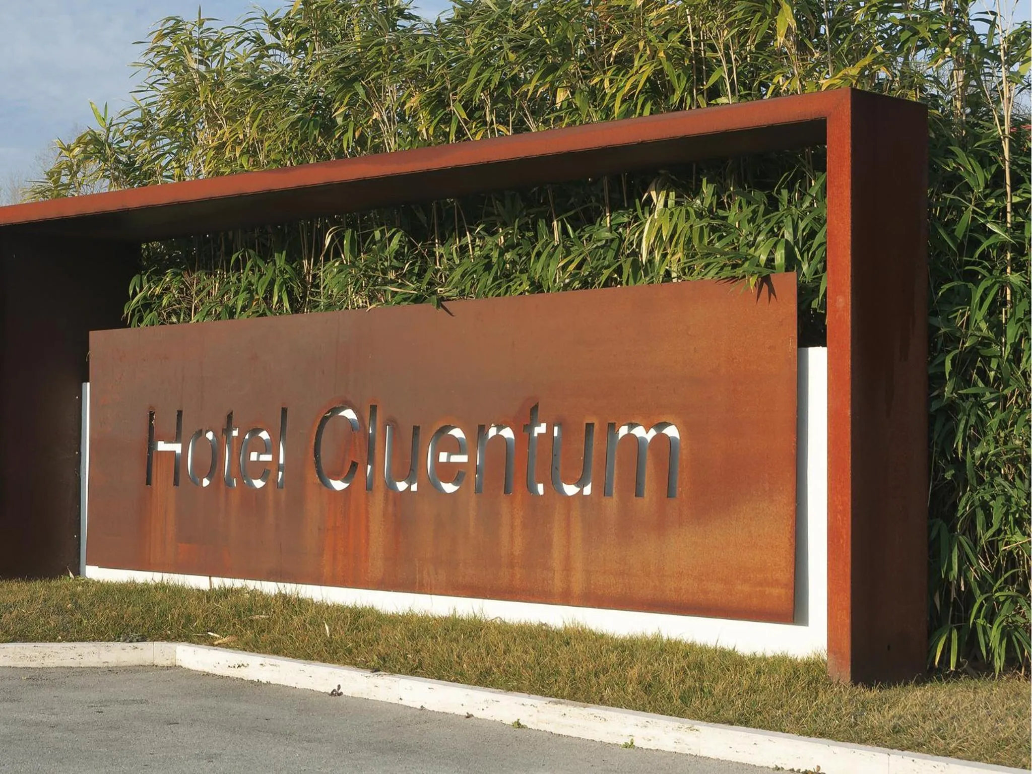 Property logo or sign in Hotel Cluentum