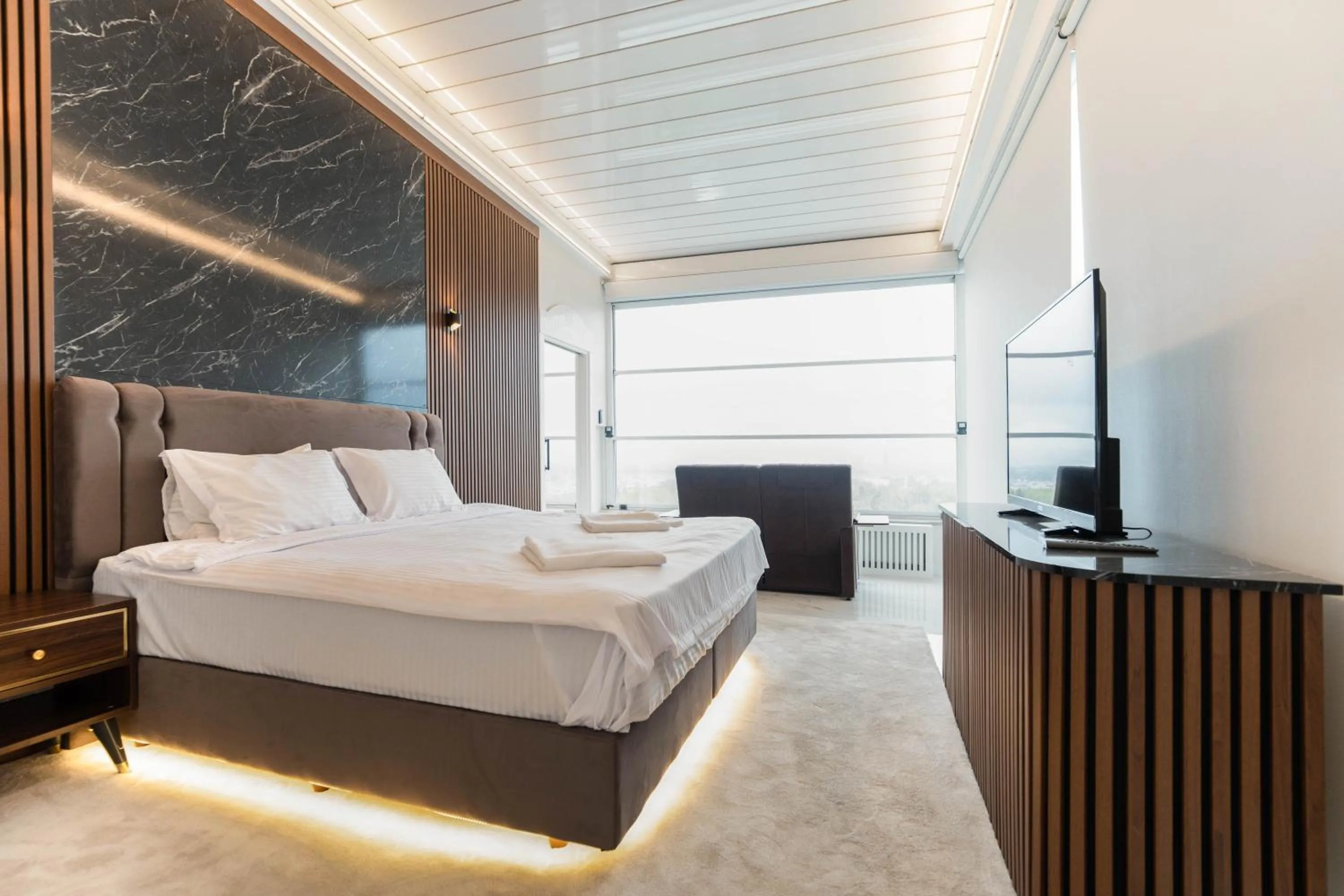 Photo of the whole room, Bed in Golden Pars Hotel