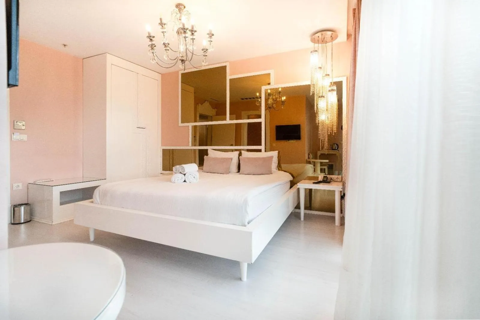 Photo of the whole room, Bed in Golden Pars Hotel