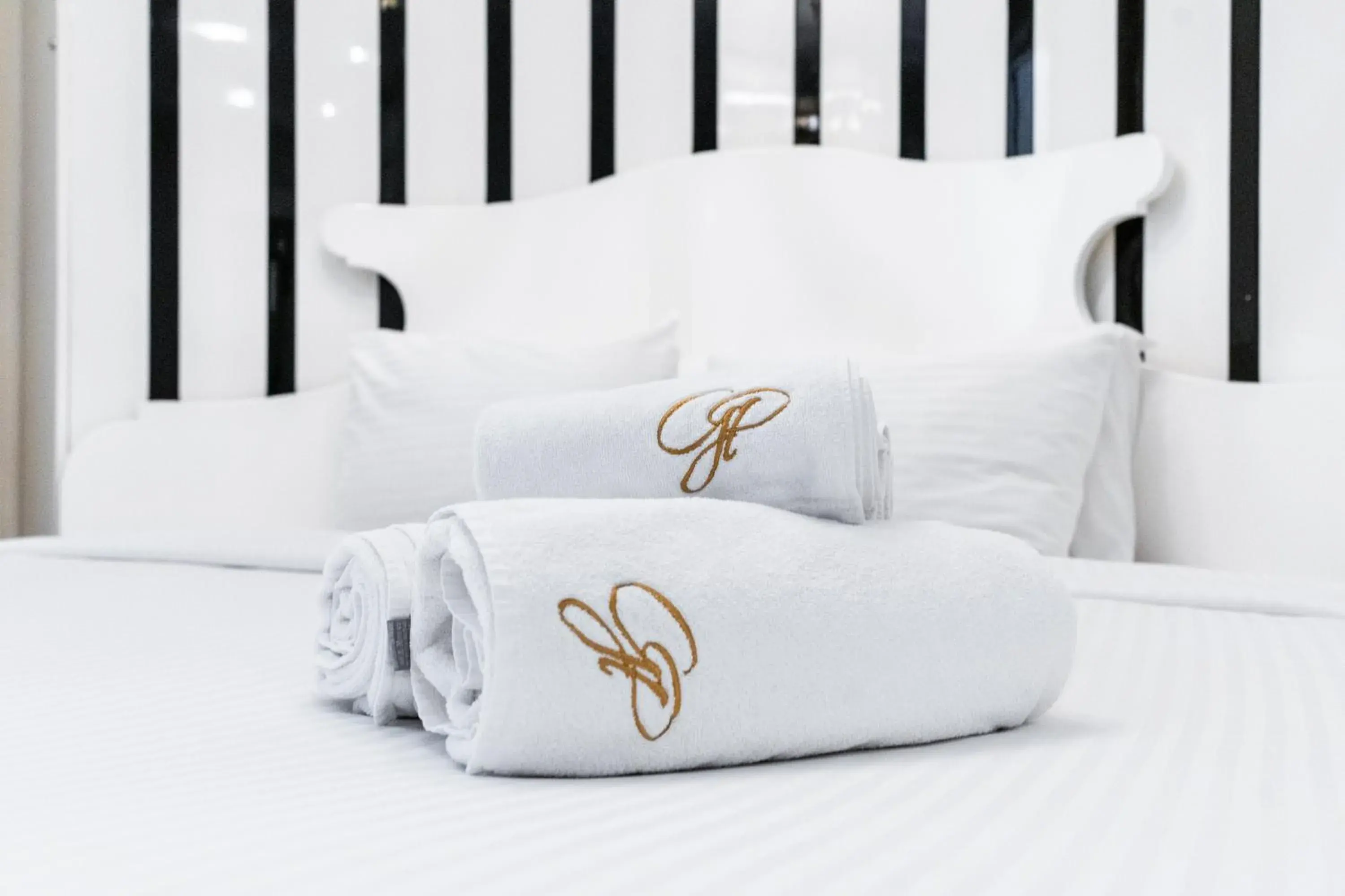 Bed in Golden Pars Hotel Bed in Golden Pars Hotel