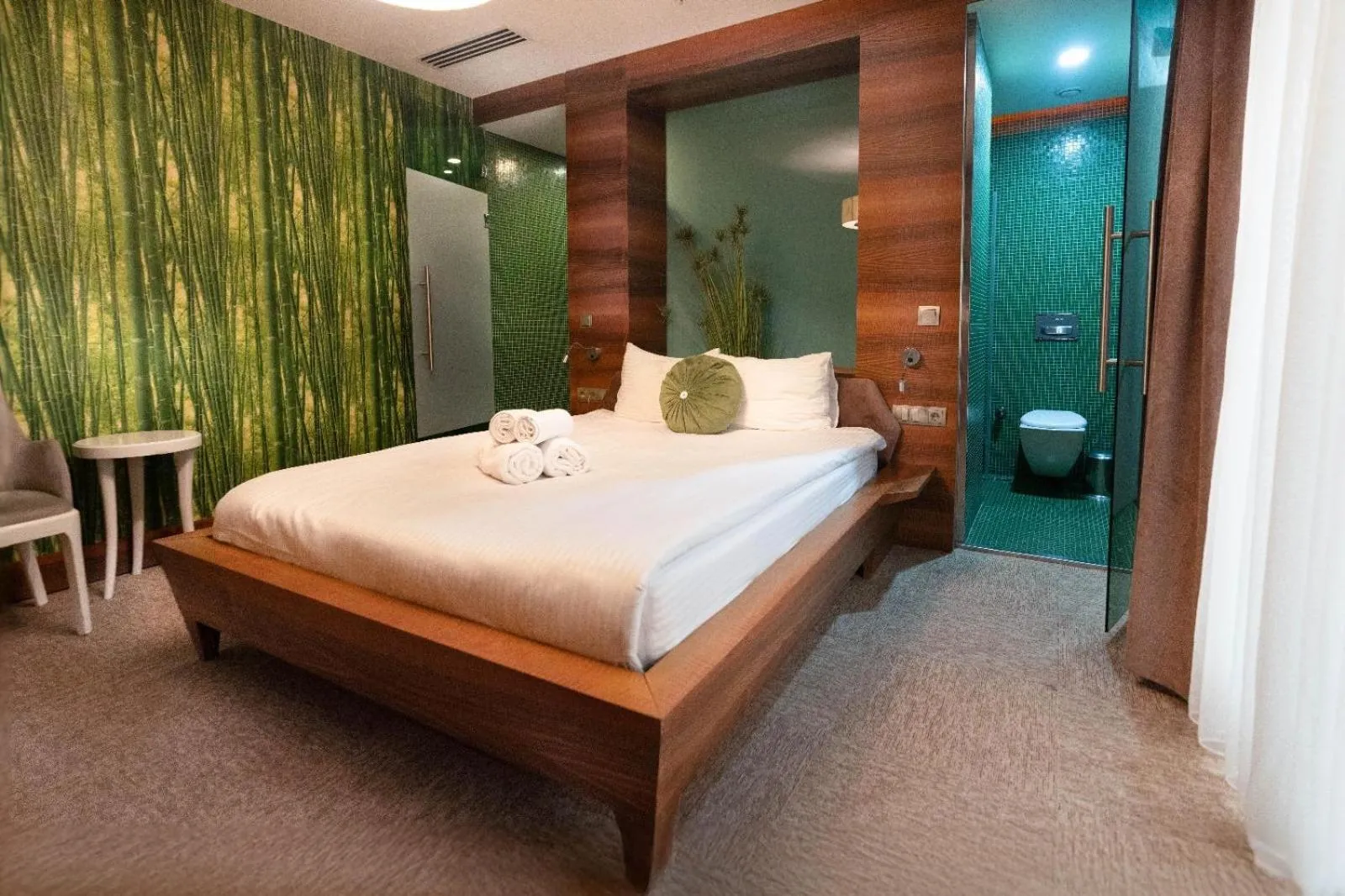 Photo of the whole room, Bed in Golden Pars Hotel