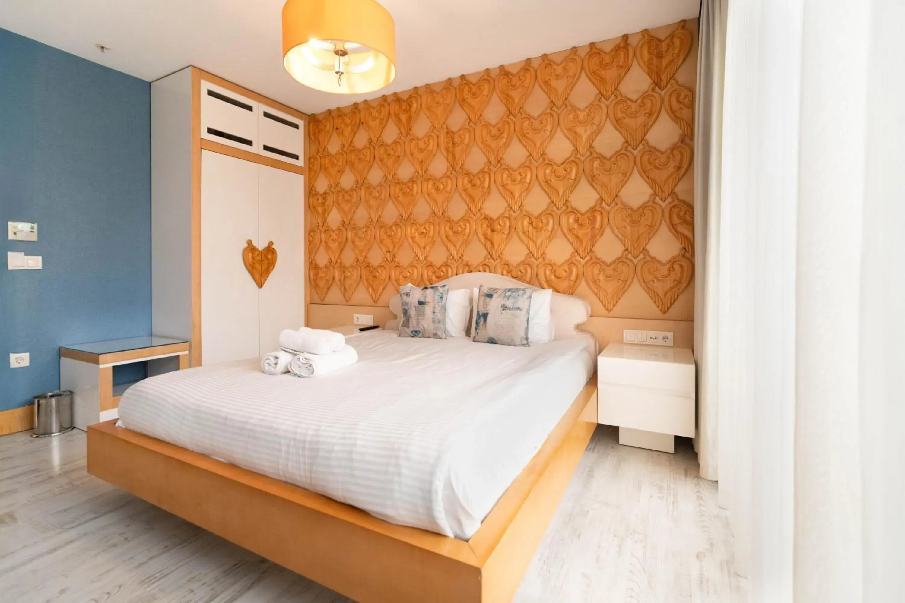 Photo of the whole room, Bed in Golden Pars Hotel Photo of the whole room, Bed in Golden Pars Hotel