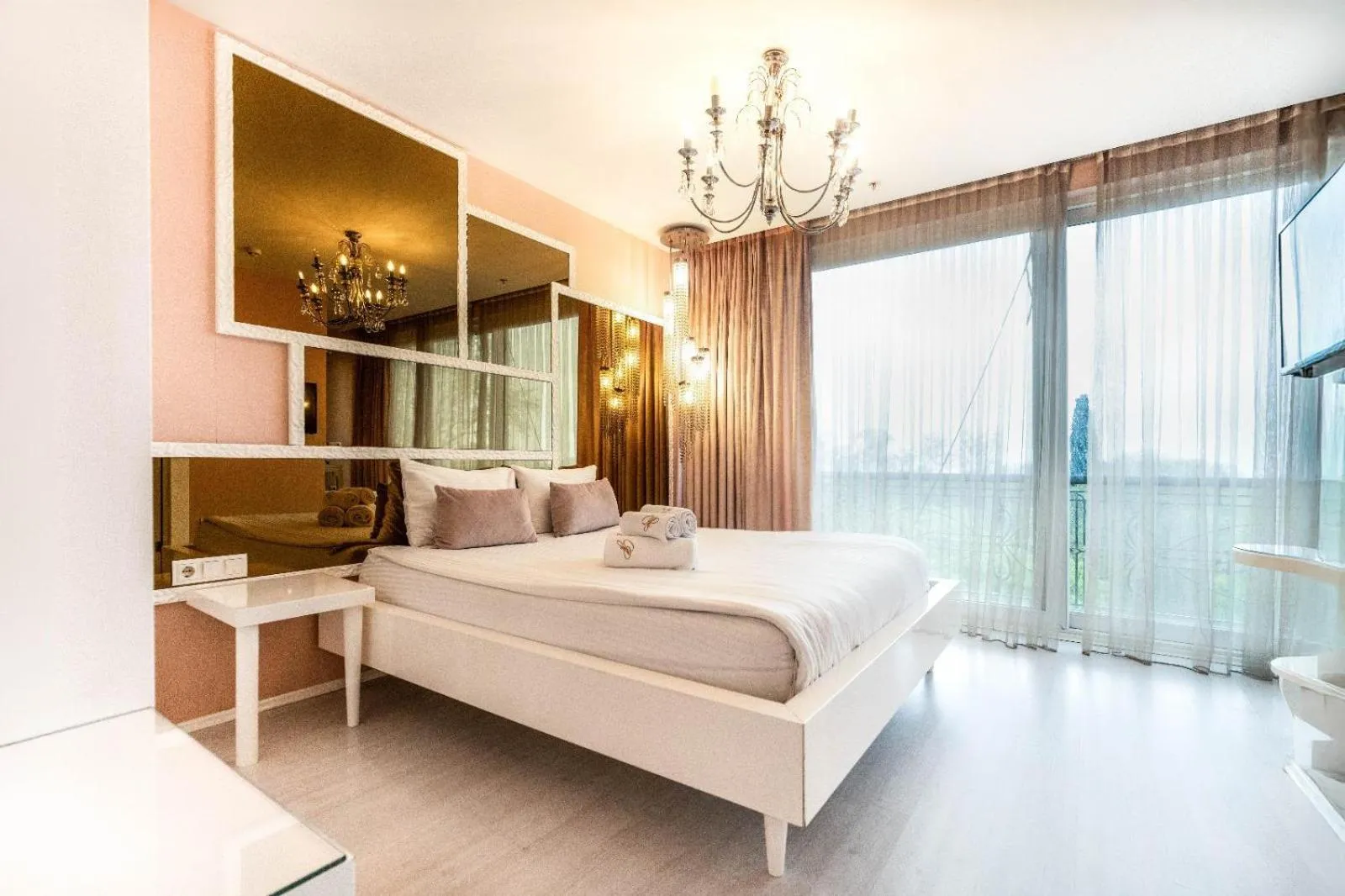 Photo of the whole room, Bed in Golden Pars Hotel