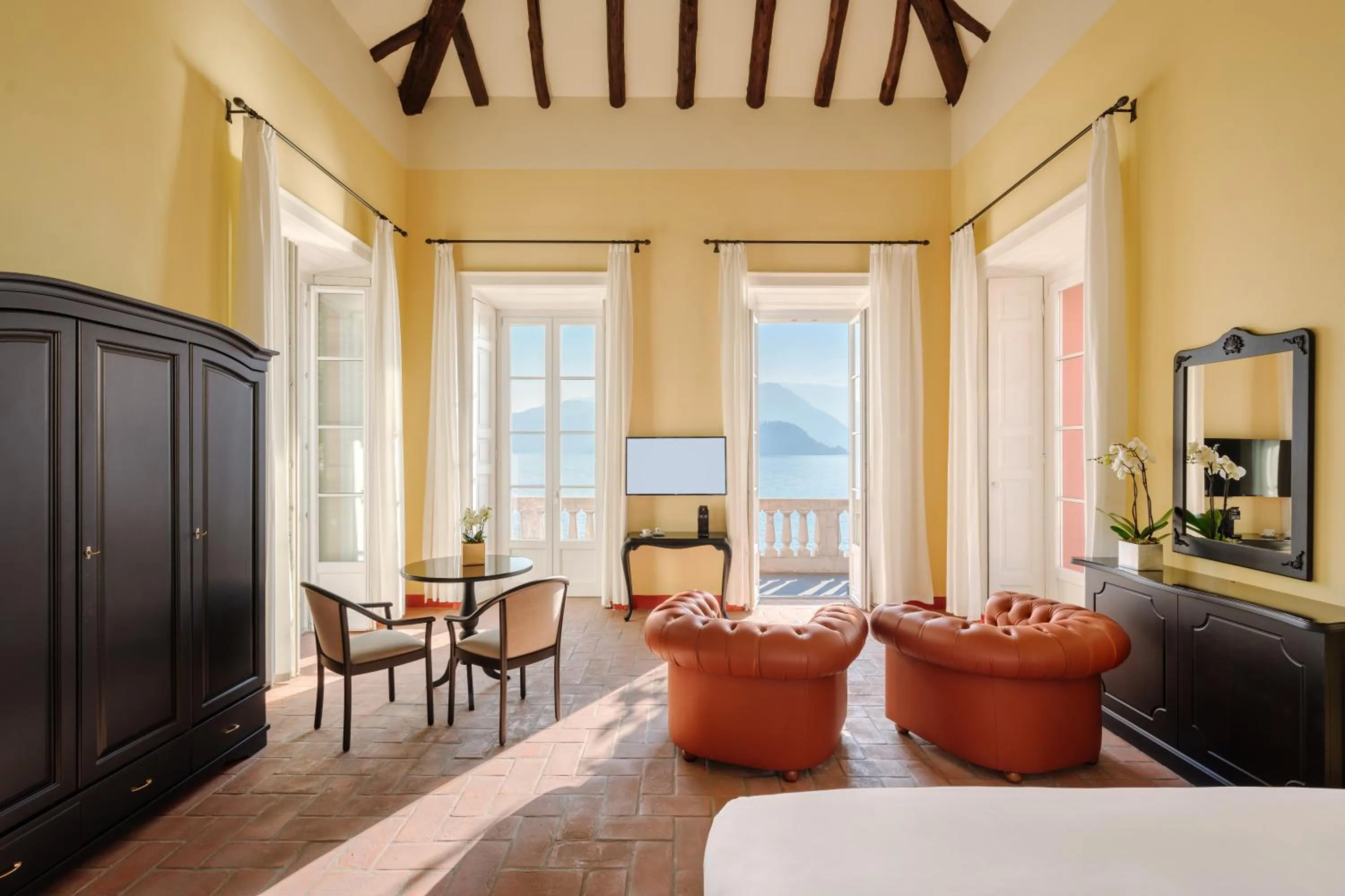 Photo of the whole room, Bed in Hotel Royal Victoria, by R Collection Hotels