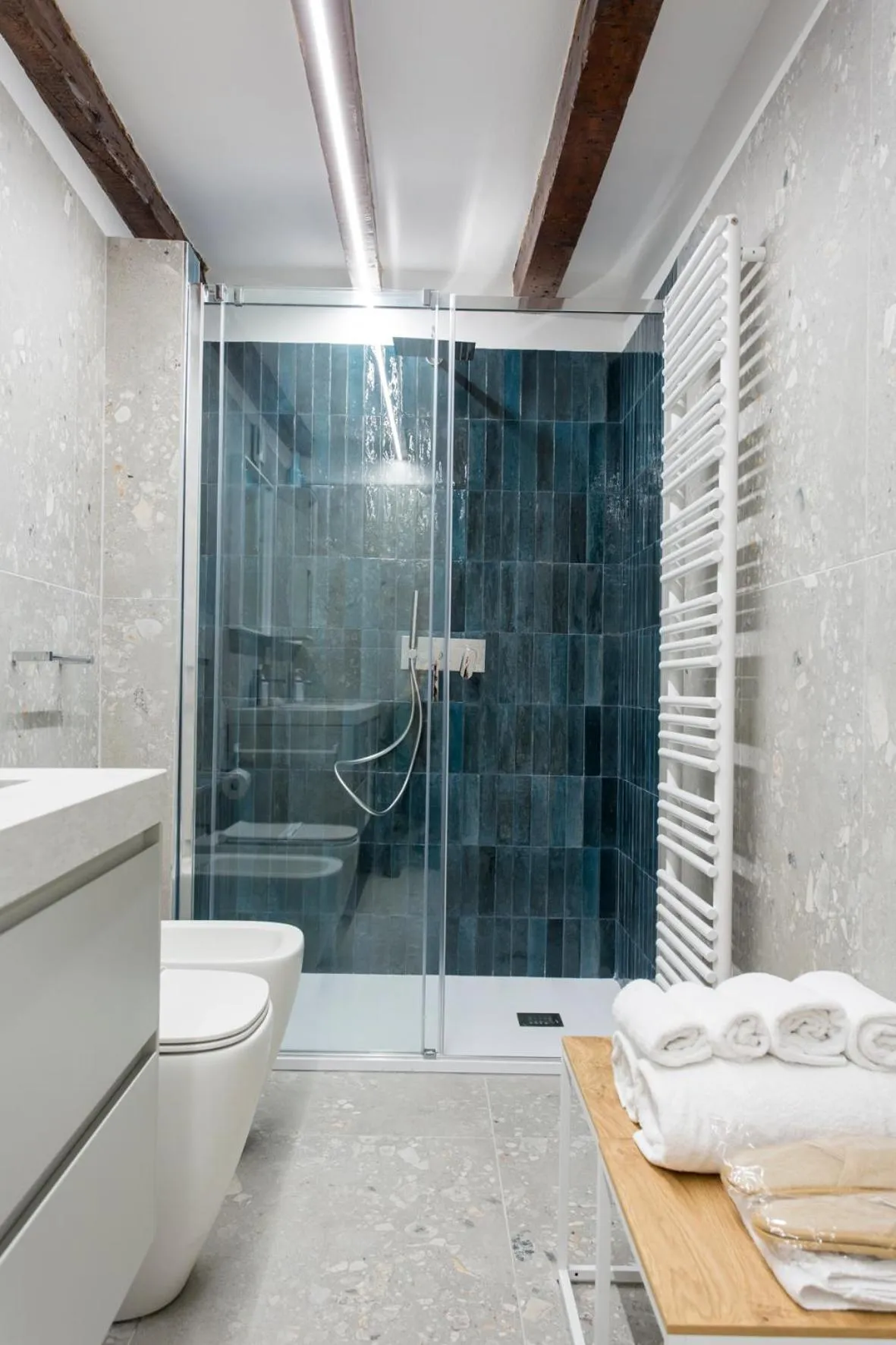 Shower in Moscova Luxury B&B