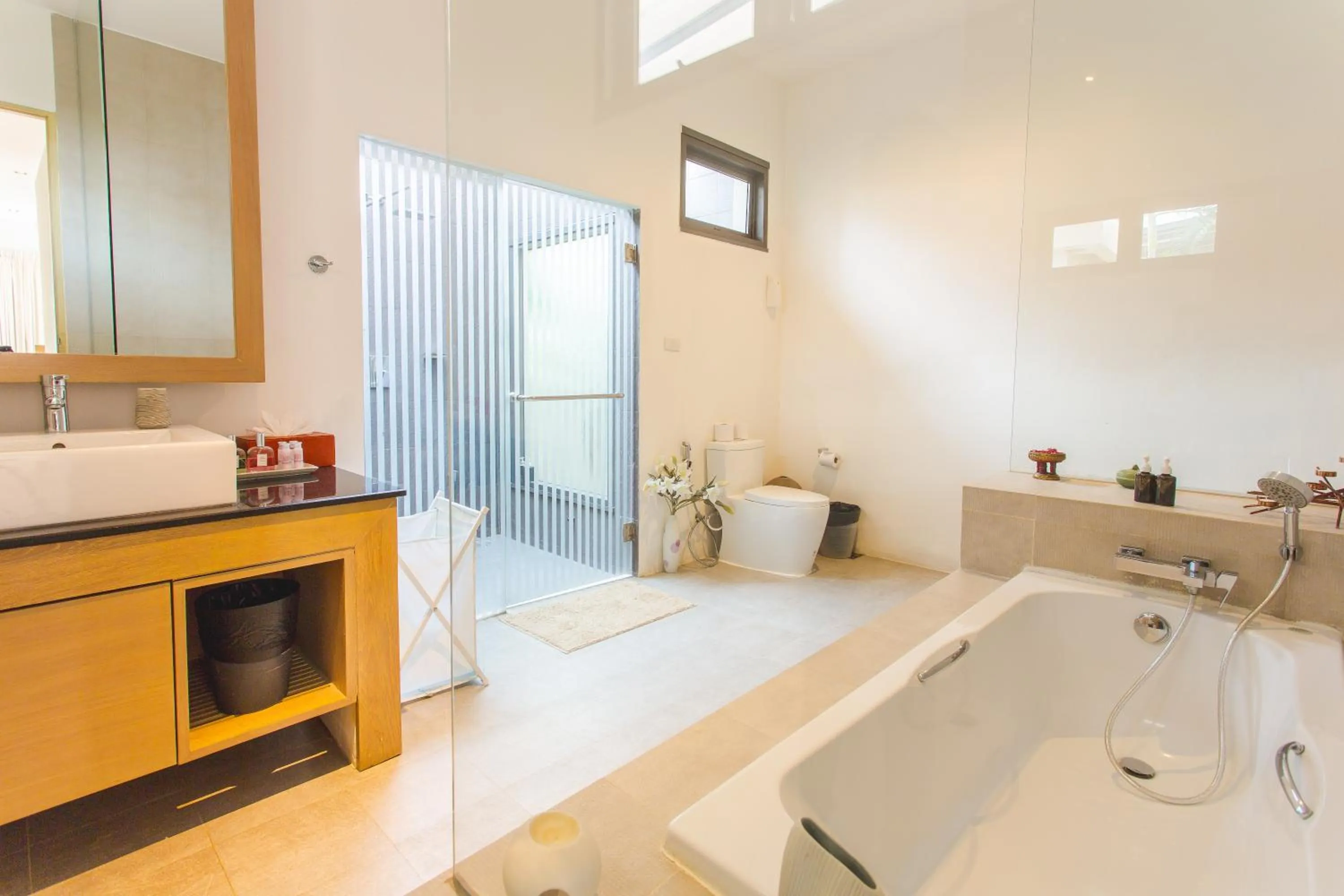 Toilet in Honeymooner Pool Villa@Seastone