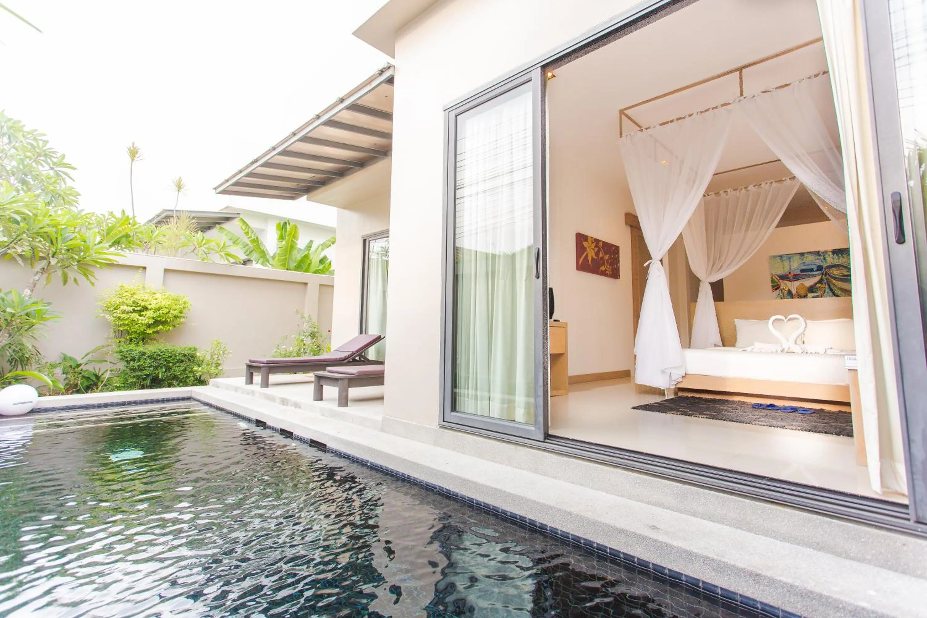 Swimming pool in Honeymooner Pool Villa@Seastone