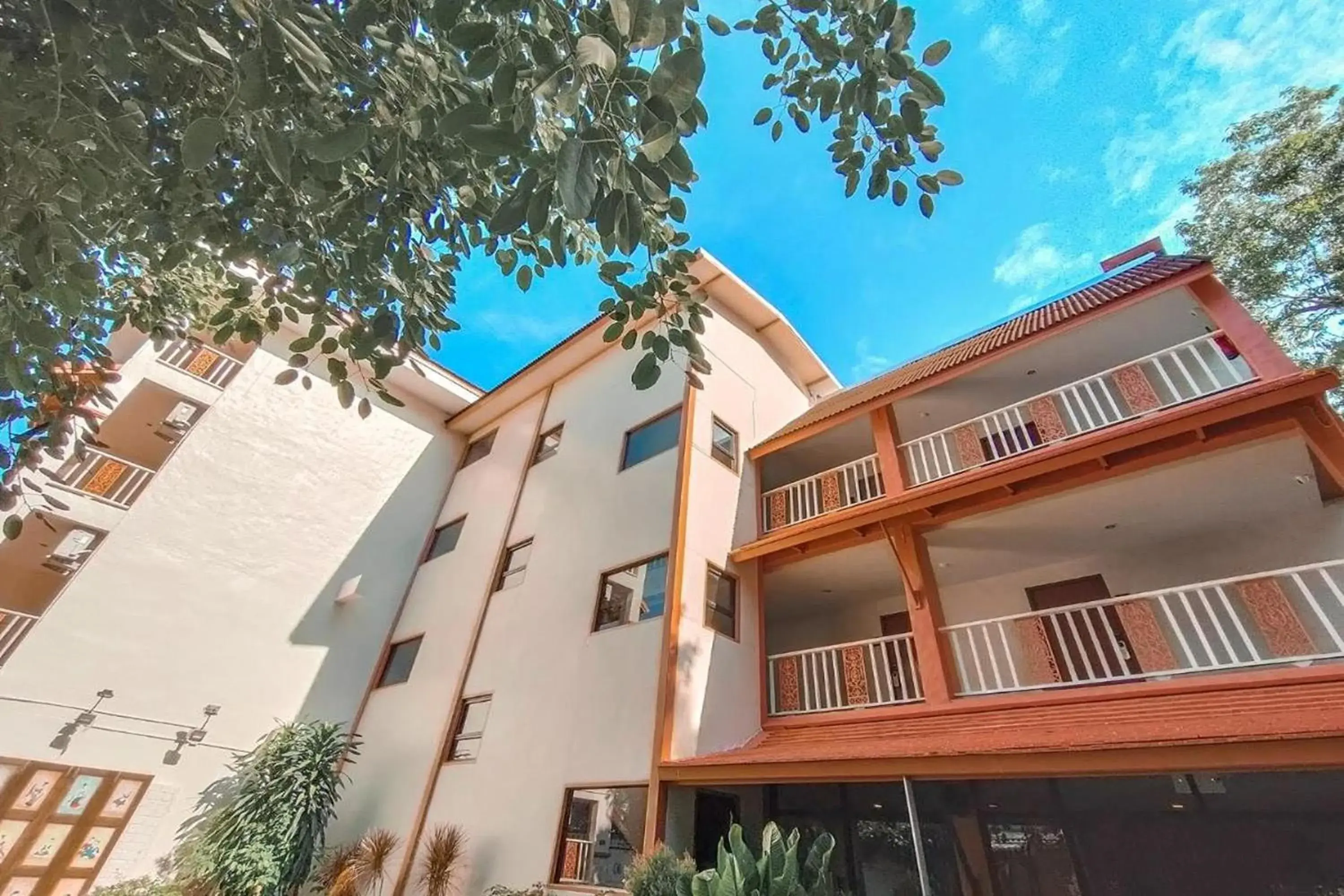 Property building in Sabaidee Chiangmai Hotel Property building in Sabaidee Chiangmai Hotel