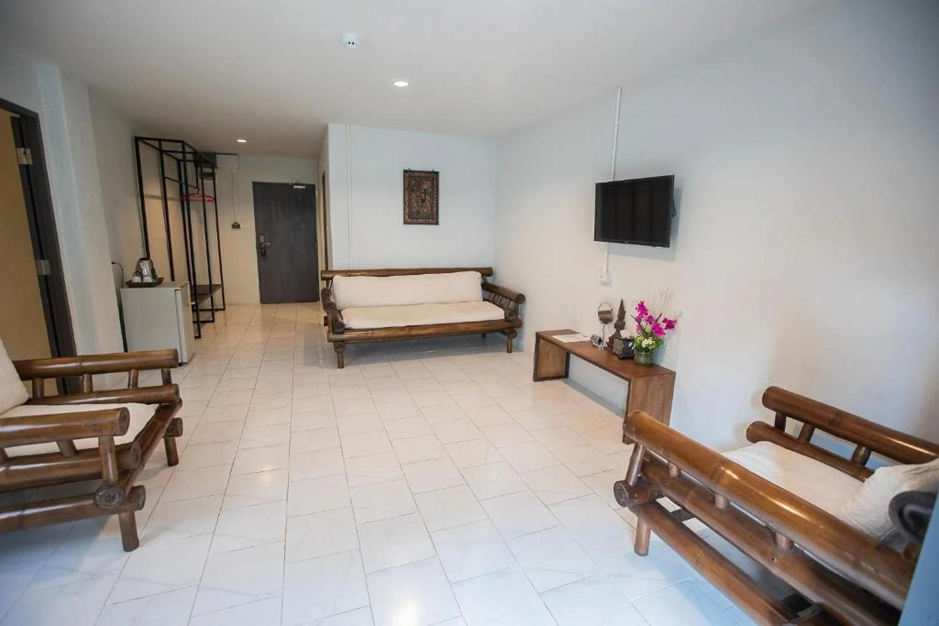 Seating area, Bed in Sabaidee Chiangmai Hotel