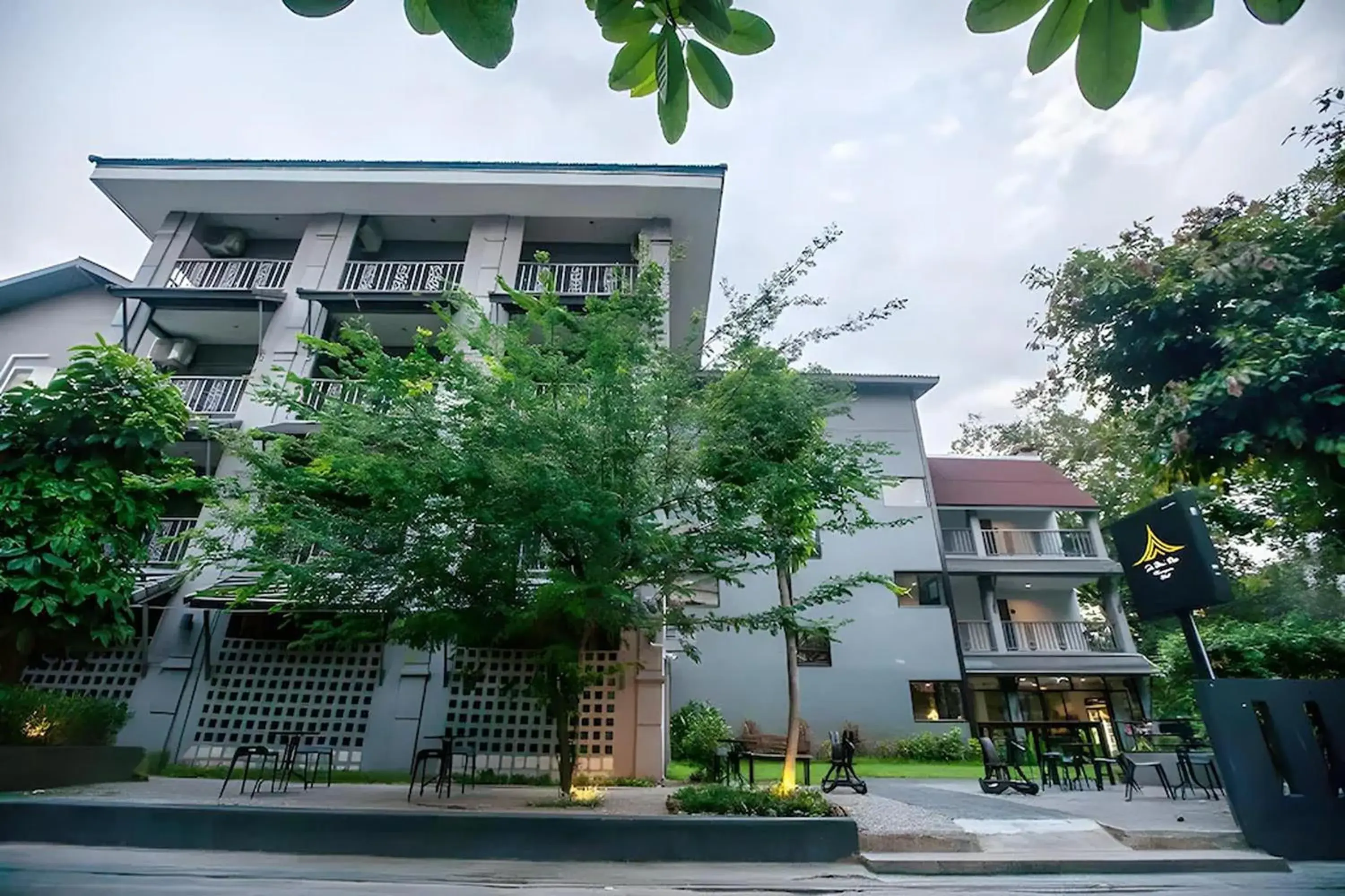 Property building in Sabaidee Chiangmai Hotel Property building in Sabaidee Chiangmai Hotel