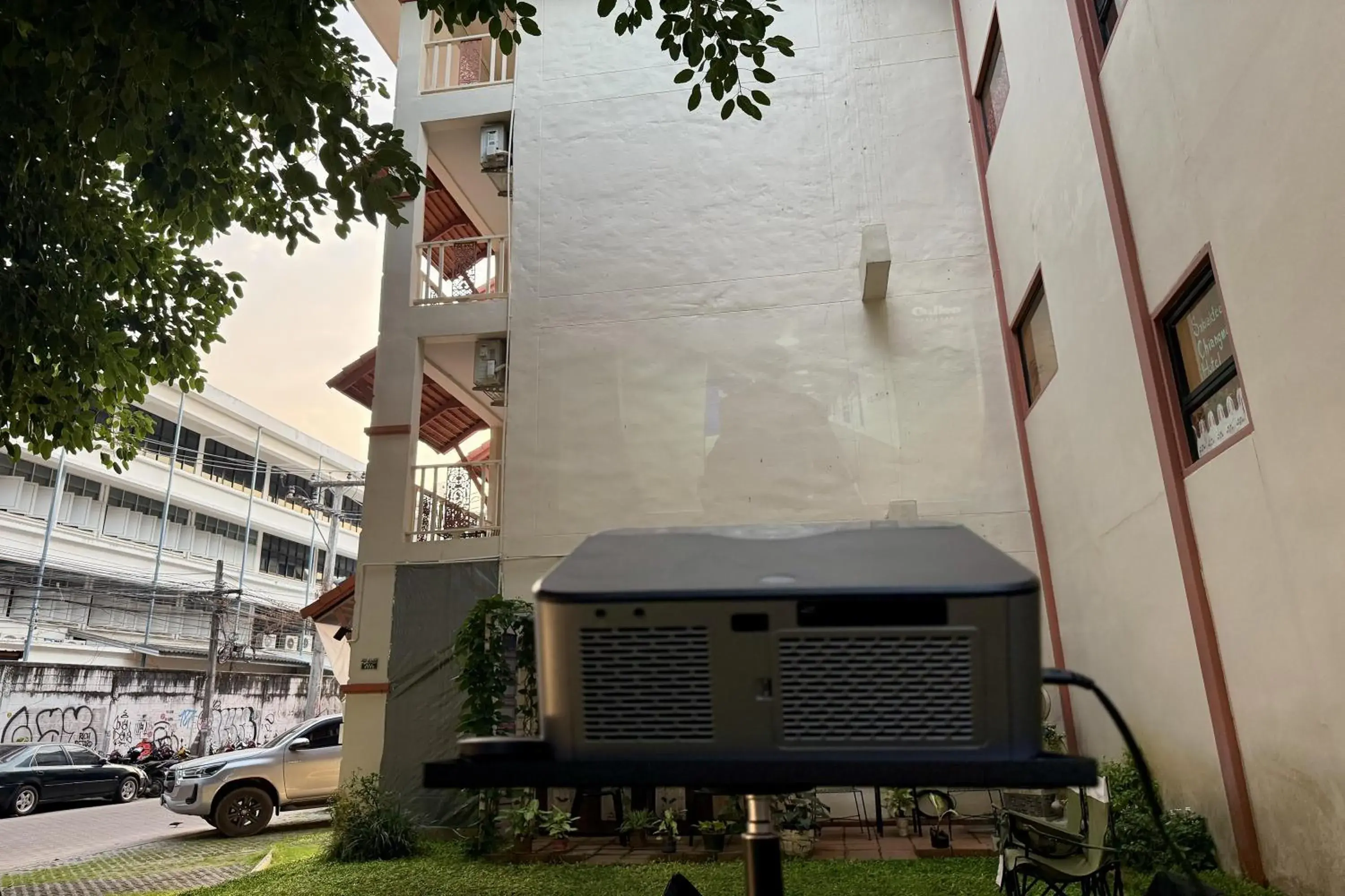 Property building in Sabaidee Chiangmai Hotel Property building in Sabaidee Chiangmai Hotel