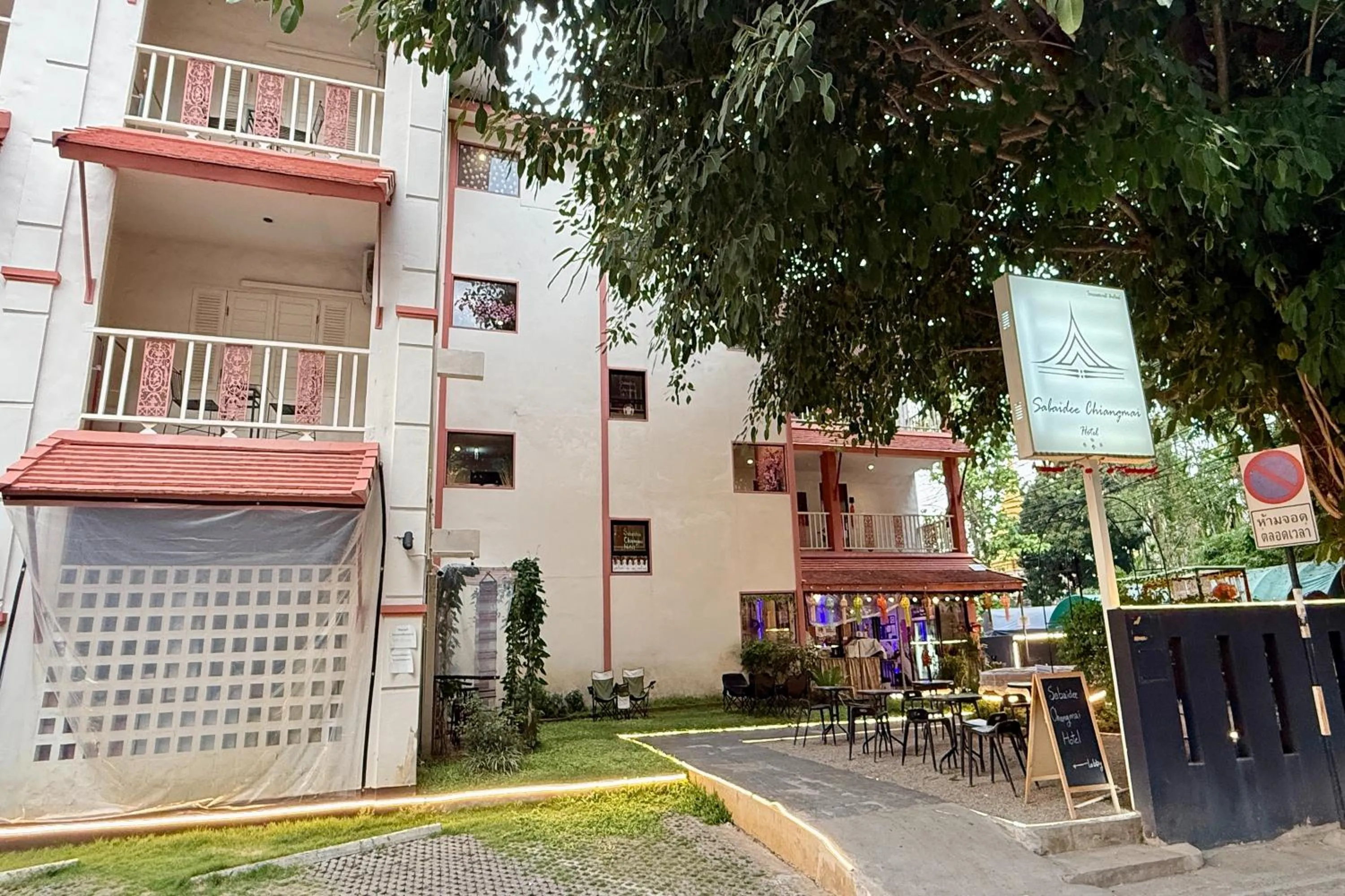 Property building in Sabaidee Chiangmai Hotel