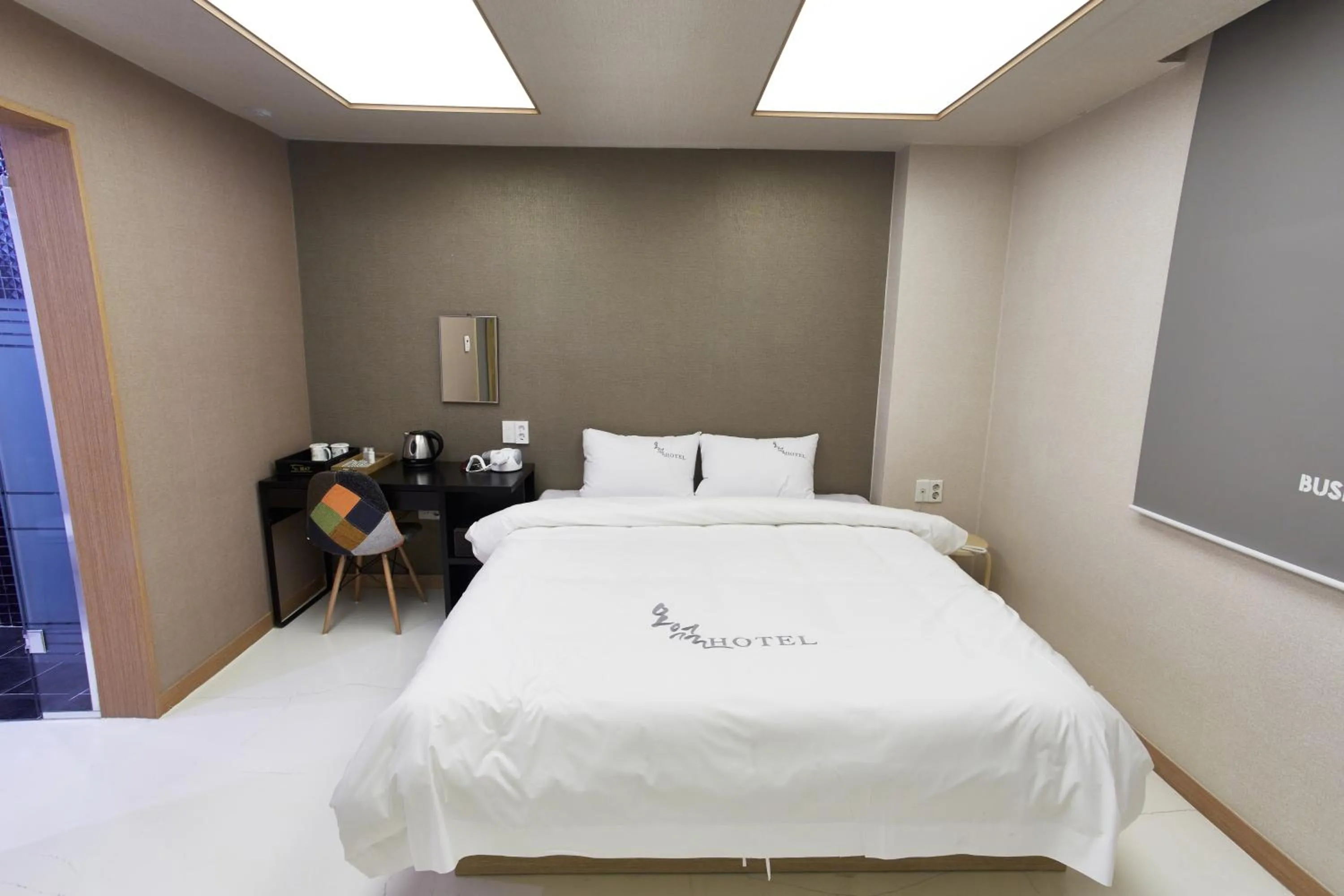 Photo of the whole room, Bed in Hotel The May