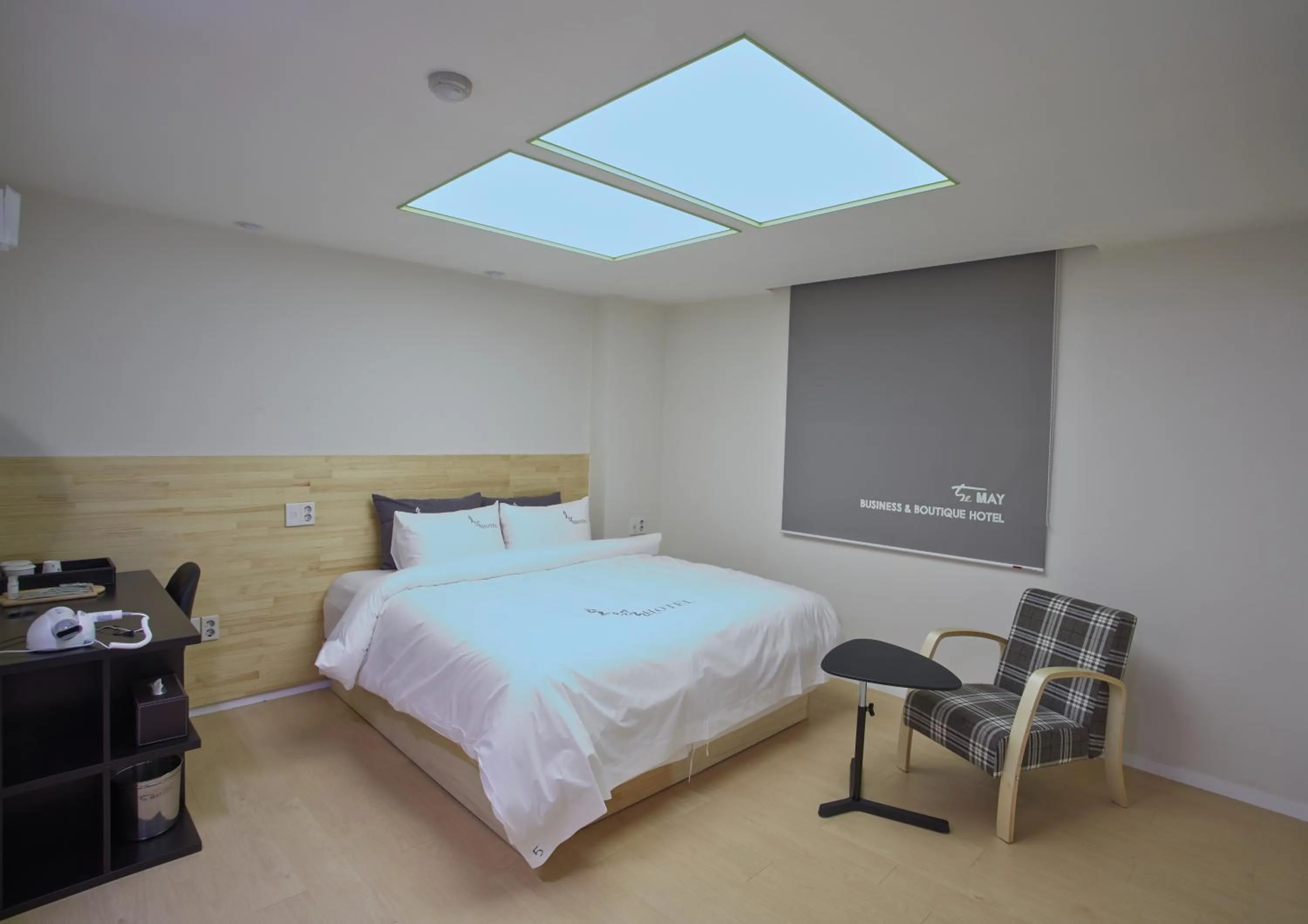 Photo of the whole room, Bed in Hotel The May