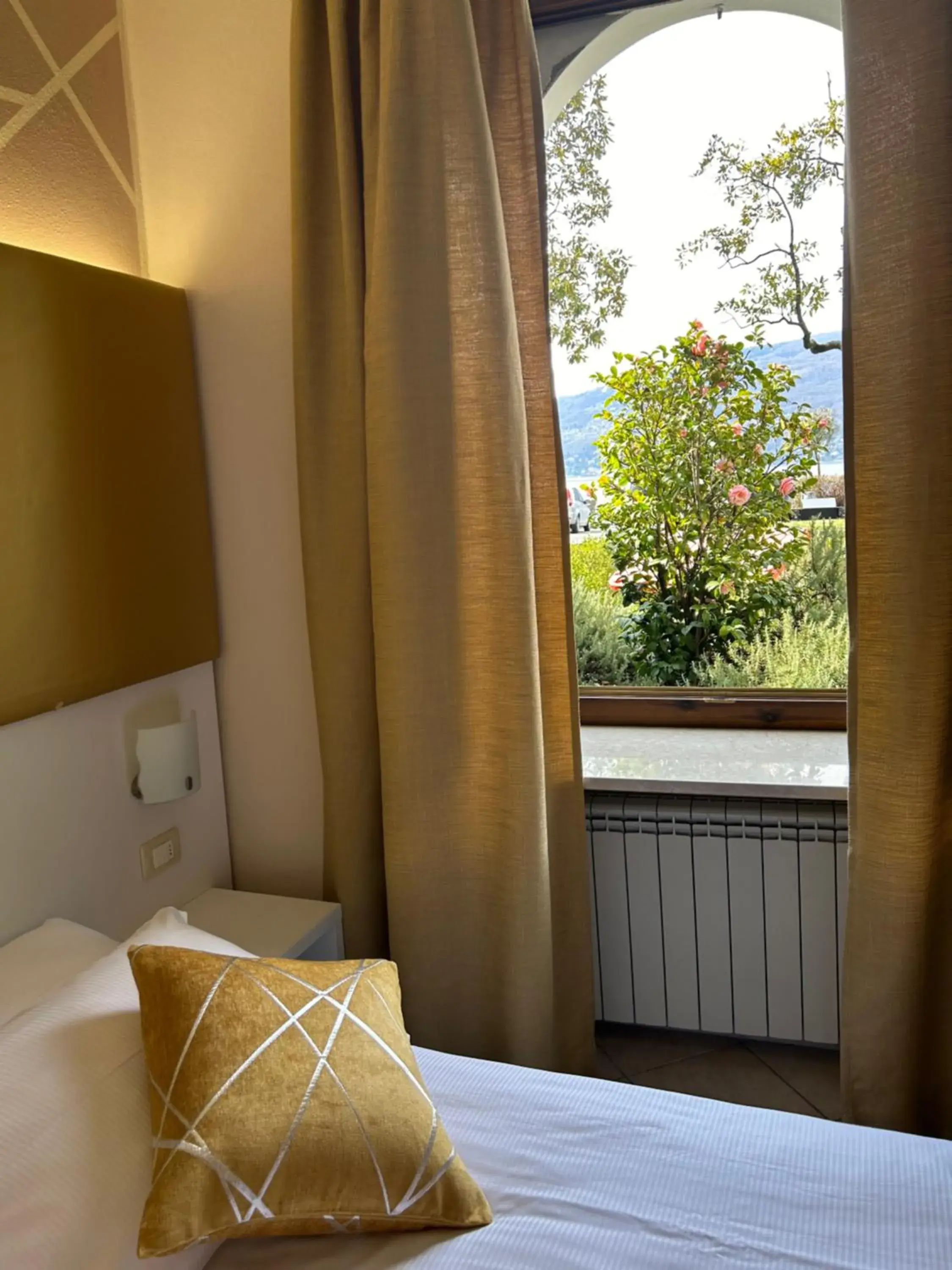 View (from property/room), Bed in Albergo Pesce D'oro View (from property/room), Bed in Albergo Pesce D'oro