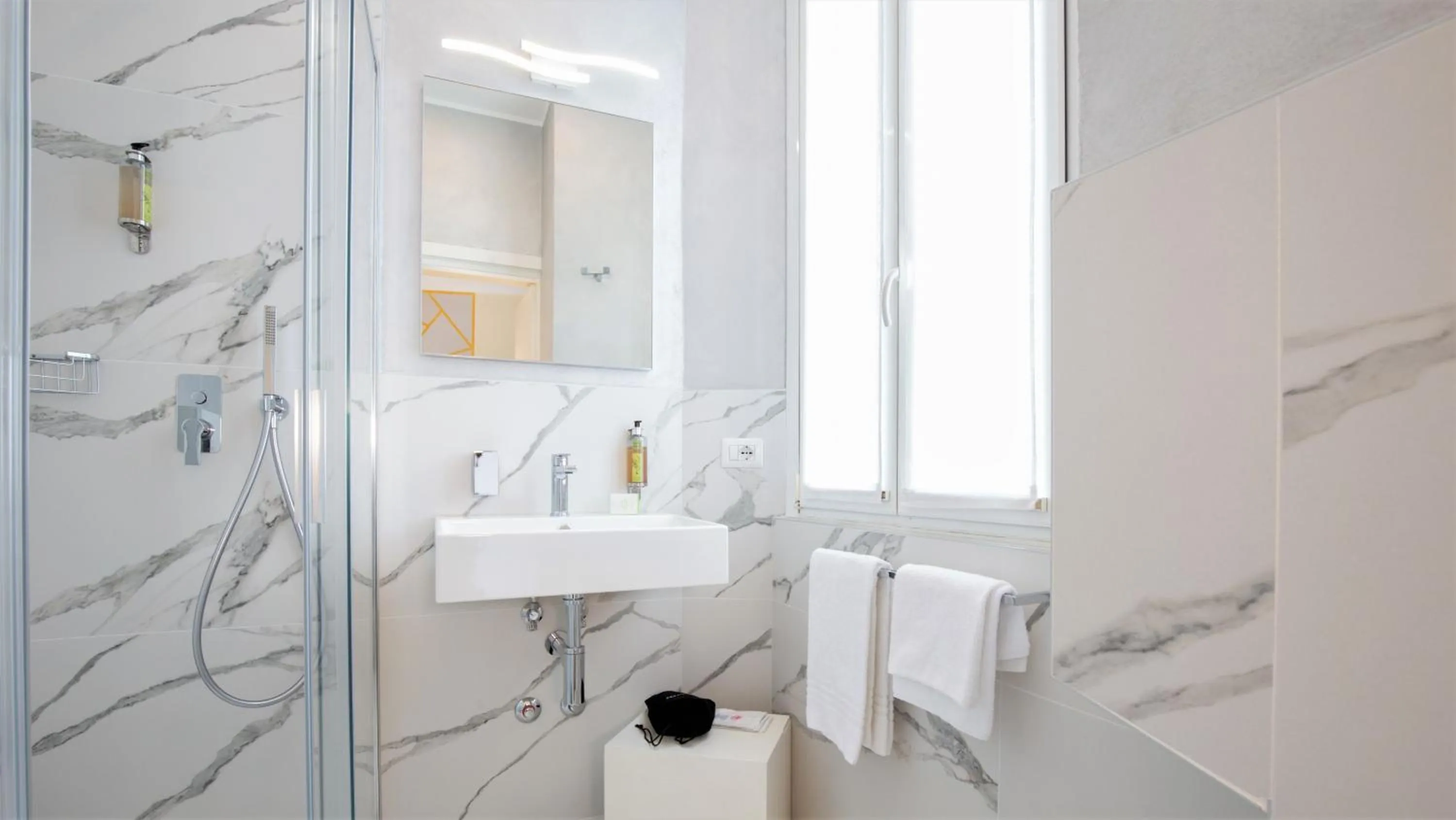 Bathroom in Albergo Pesce D'oro