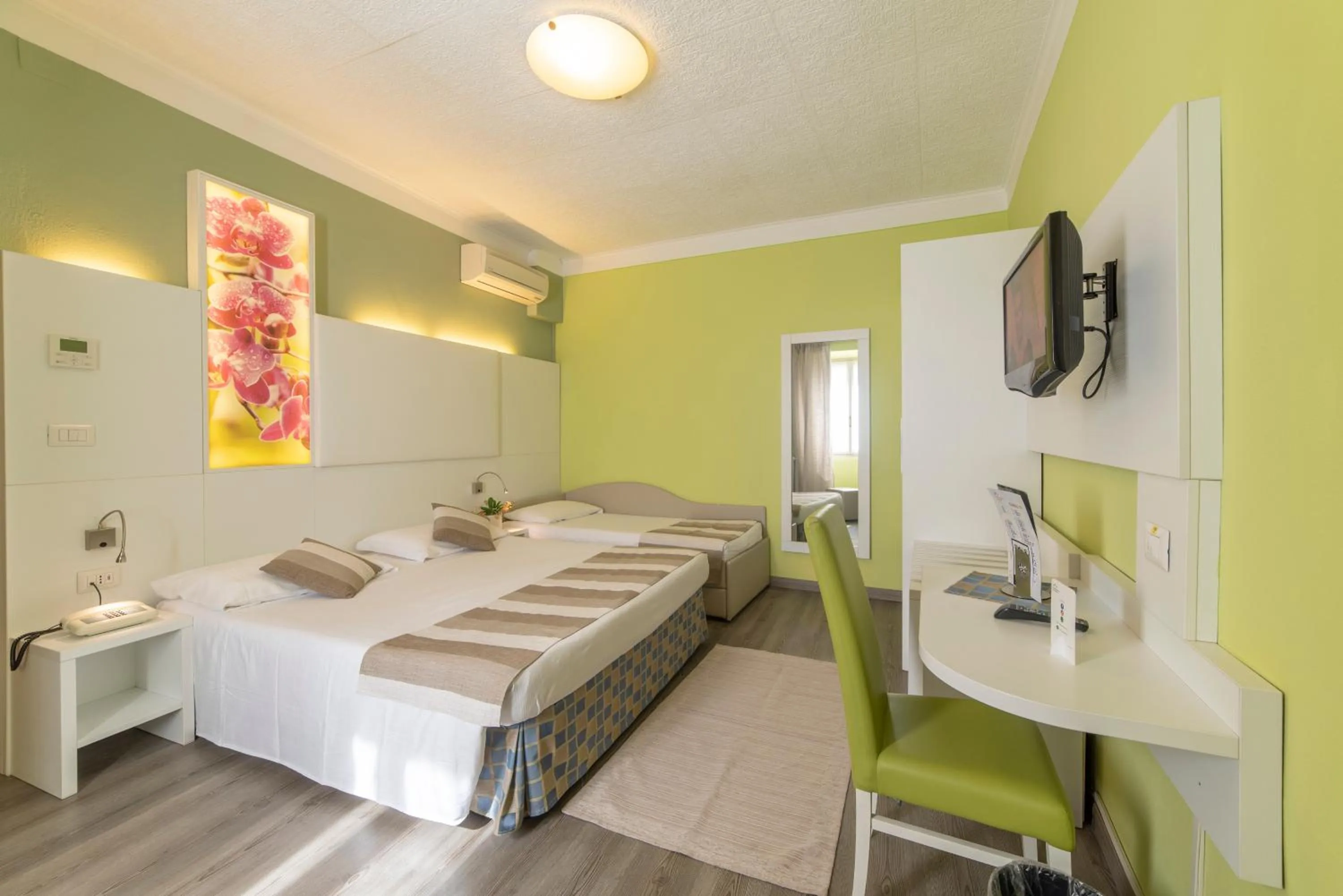 Bedroom, Bed in Albergo Pesce D'oro