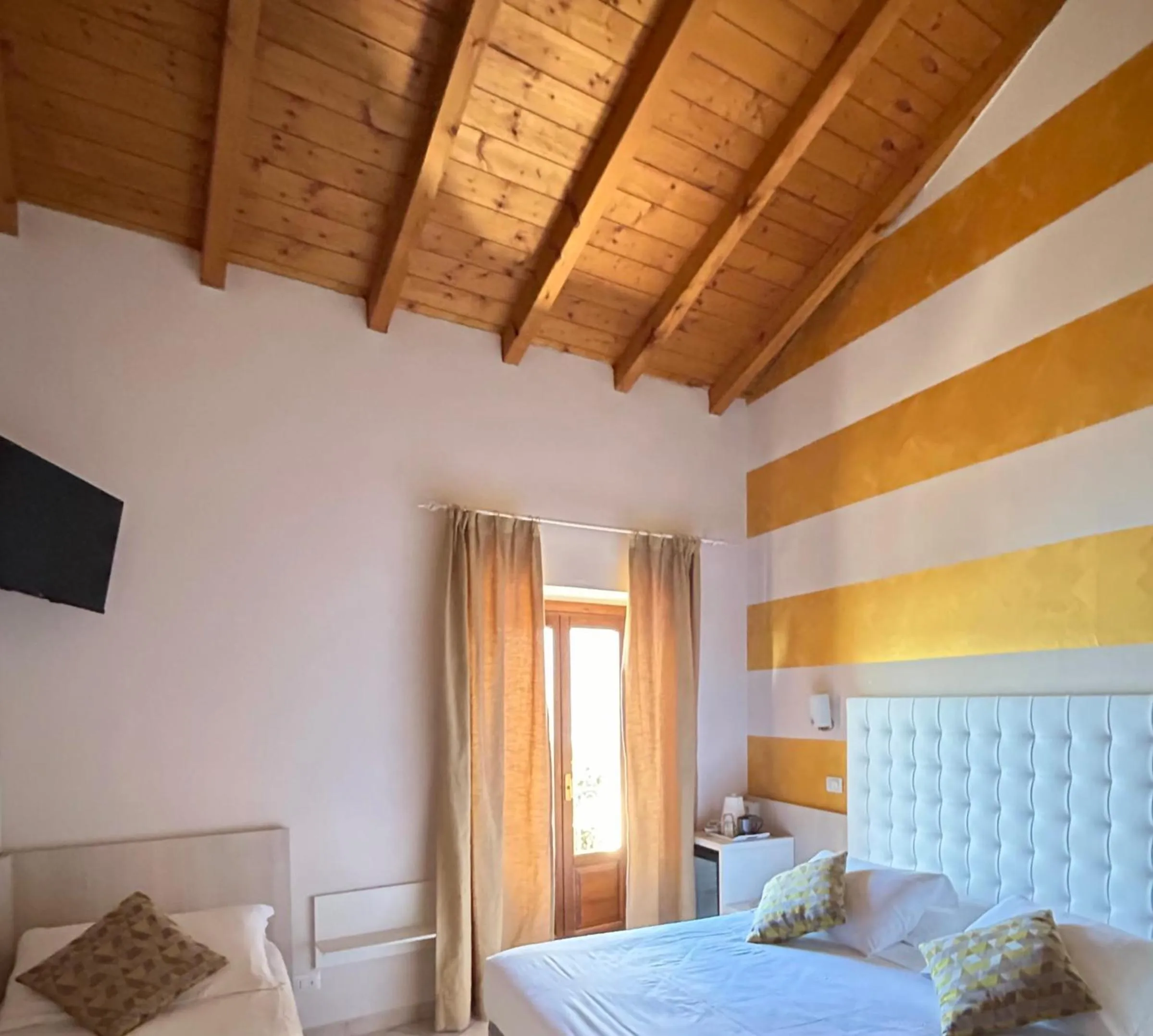 Bedroom, Bed in Albergo Pesce D'oro