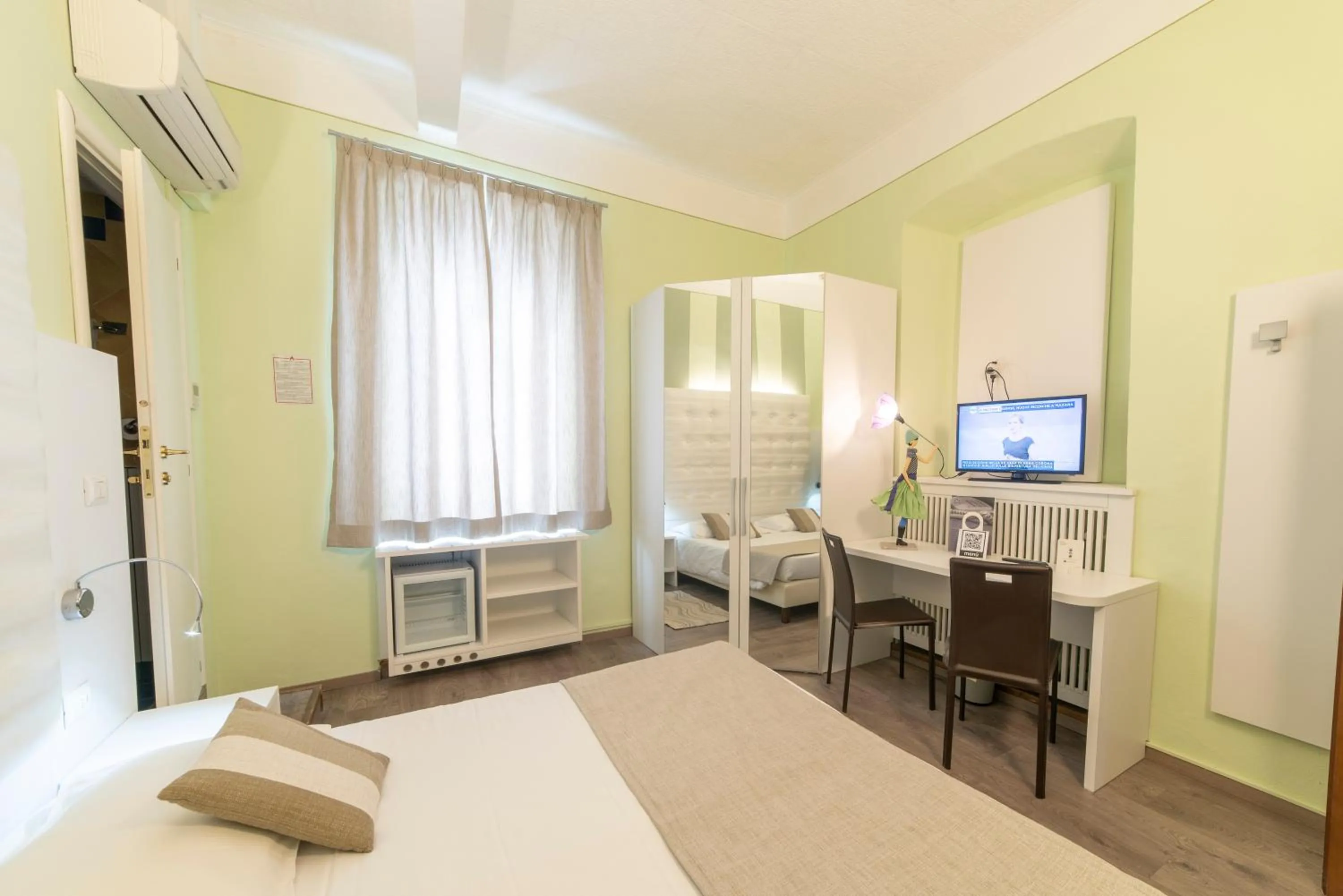 Photo of the whole room, Bed in Albergo Pesce D'oro