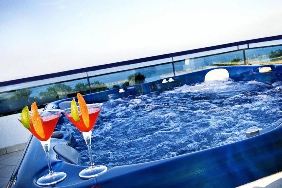 Hot Tub in Residence Oltremare