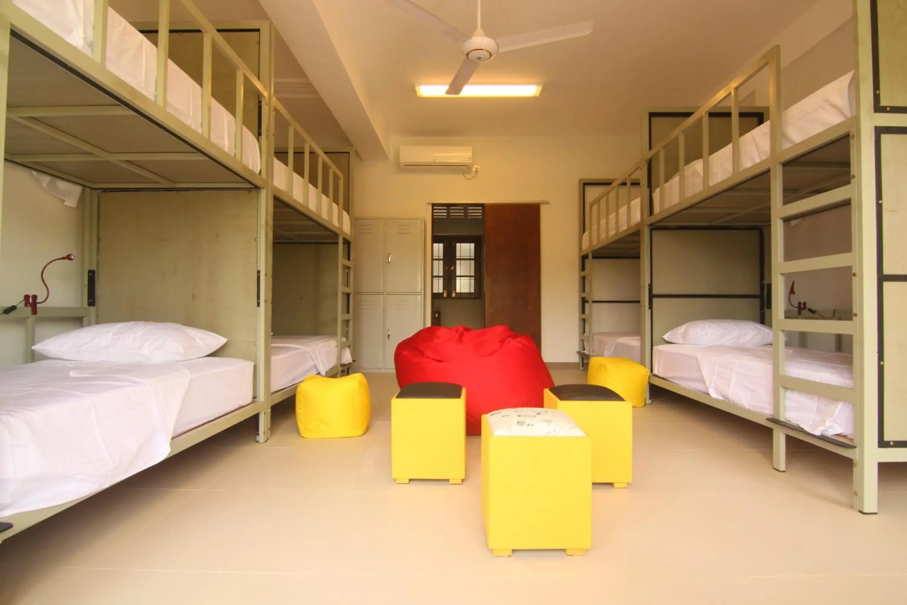 Bed in 8-Bed Mixed Dormitory Room in JJ's Hostel Mirissa Bed in 8-Bed Mixed Dormitory Room in JJ's Hostel Mirissa