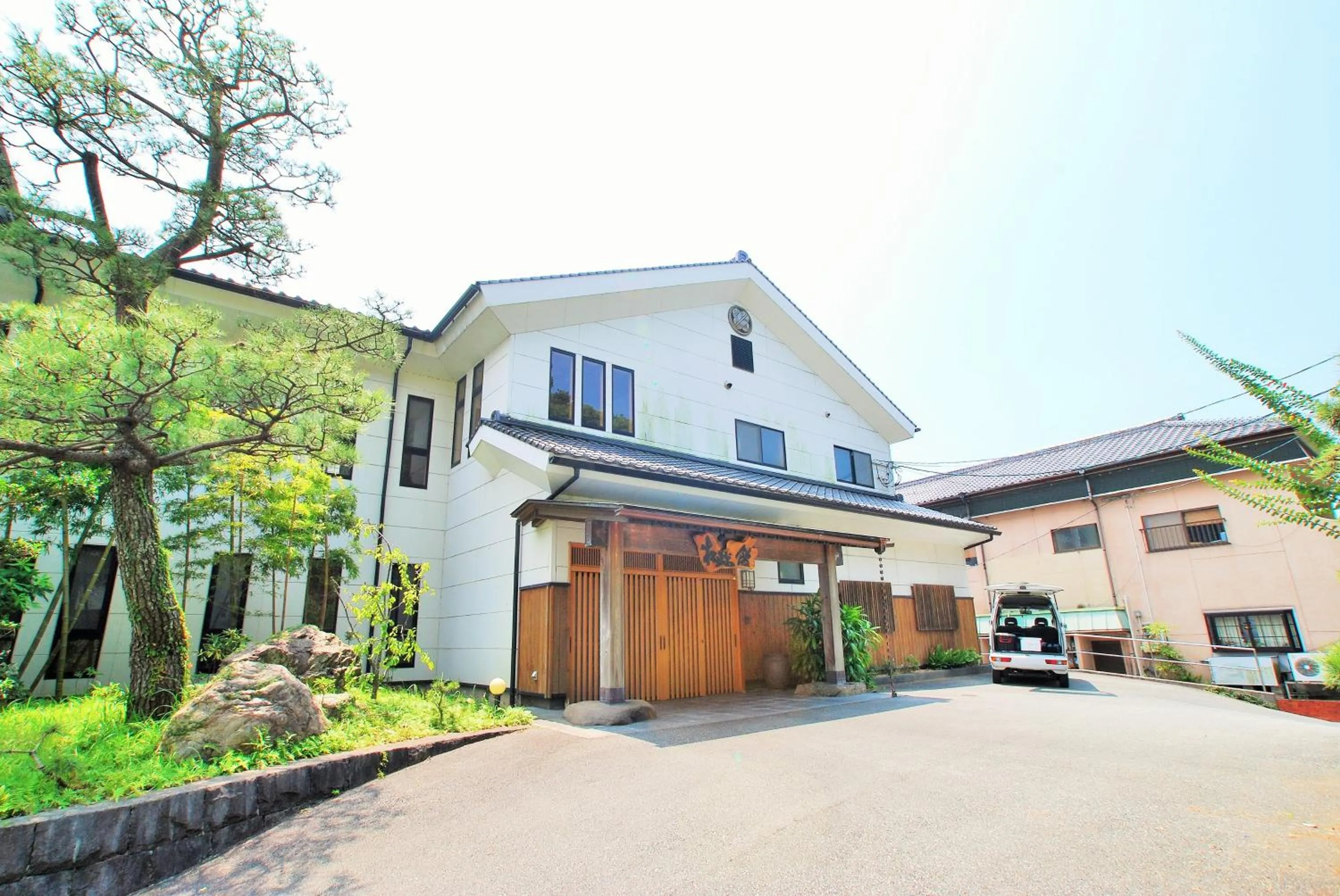 Property building in Shokinkan