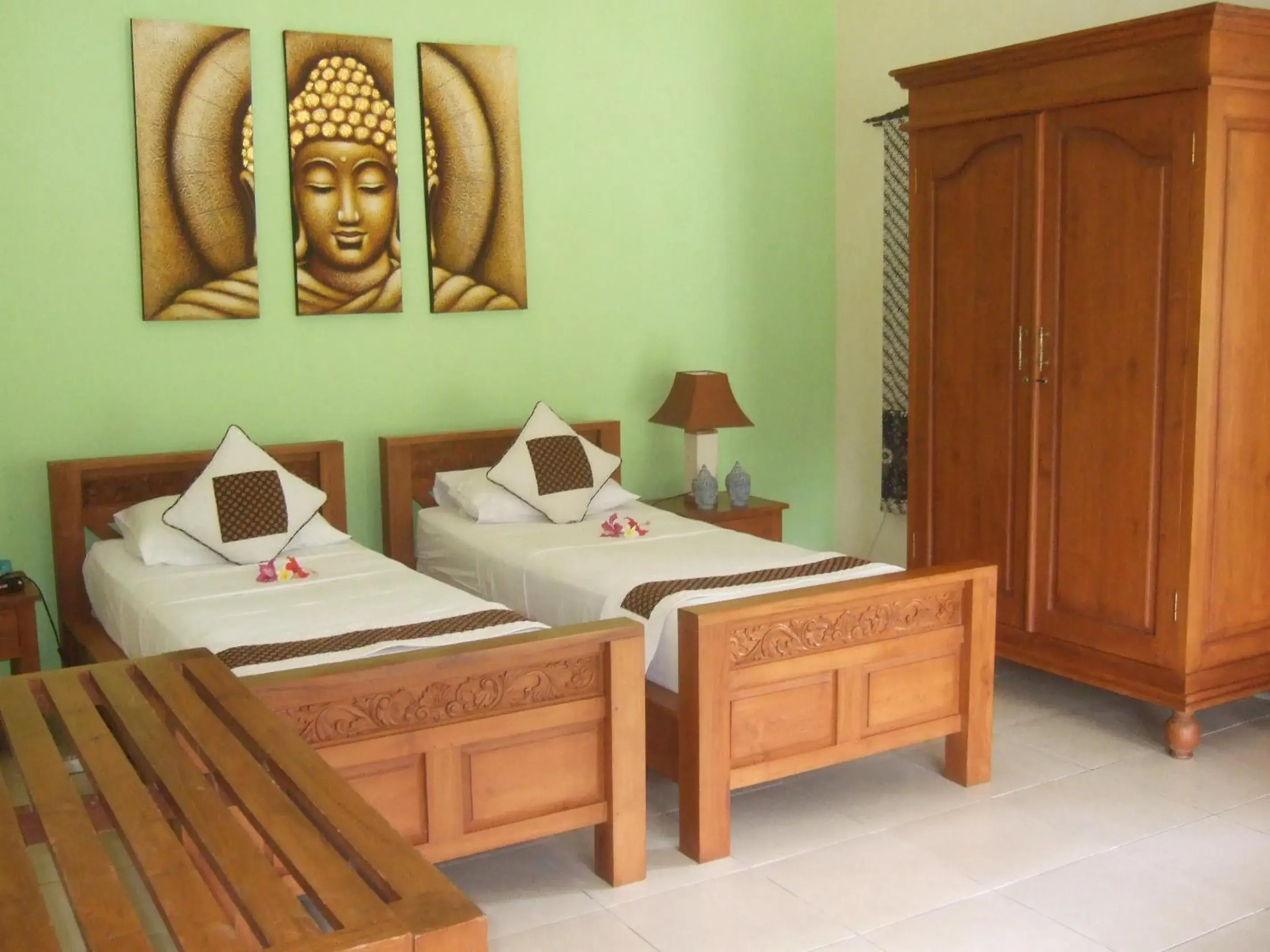 Twin Room with Garden View in Guesthouse Rumah Senang Twin Room with Garden View in Guesthouse Rumah Senang