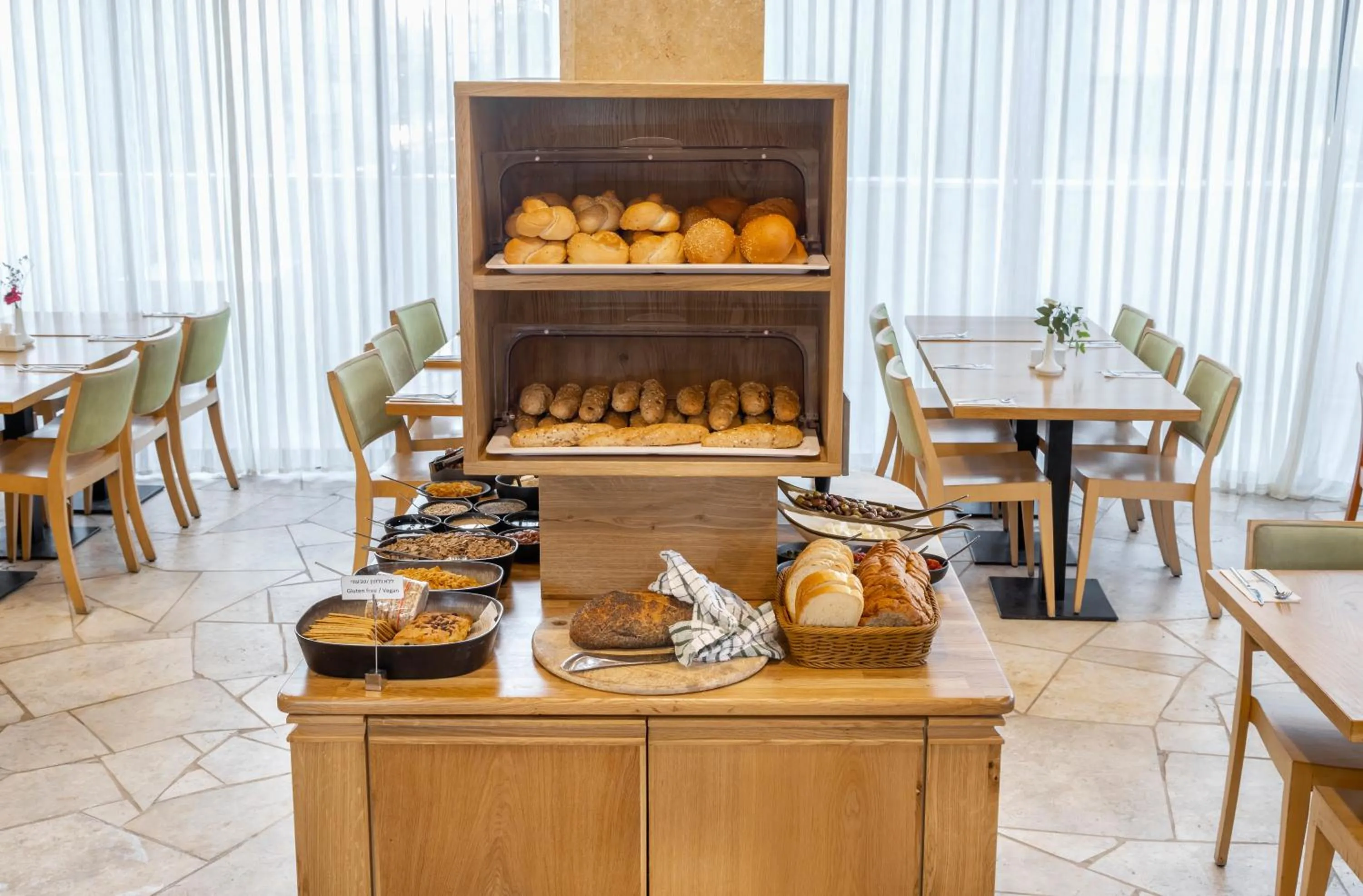 Restaurant/places to eat in Ramon Suites by Smart Hotels