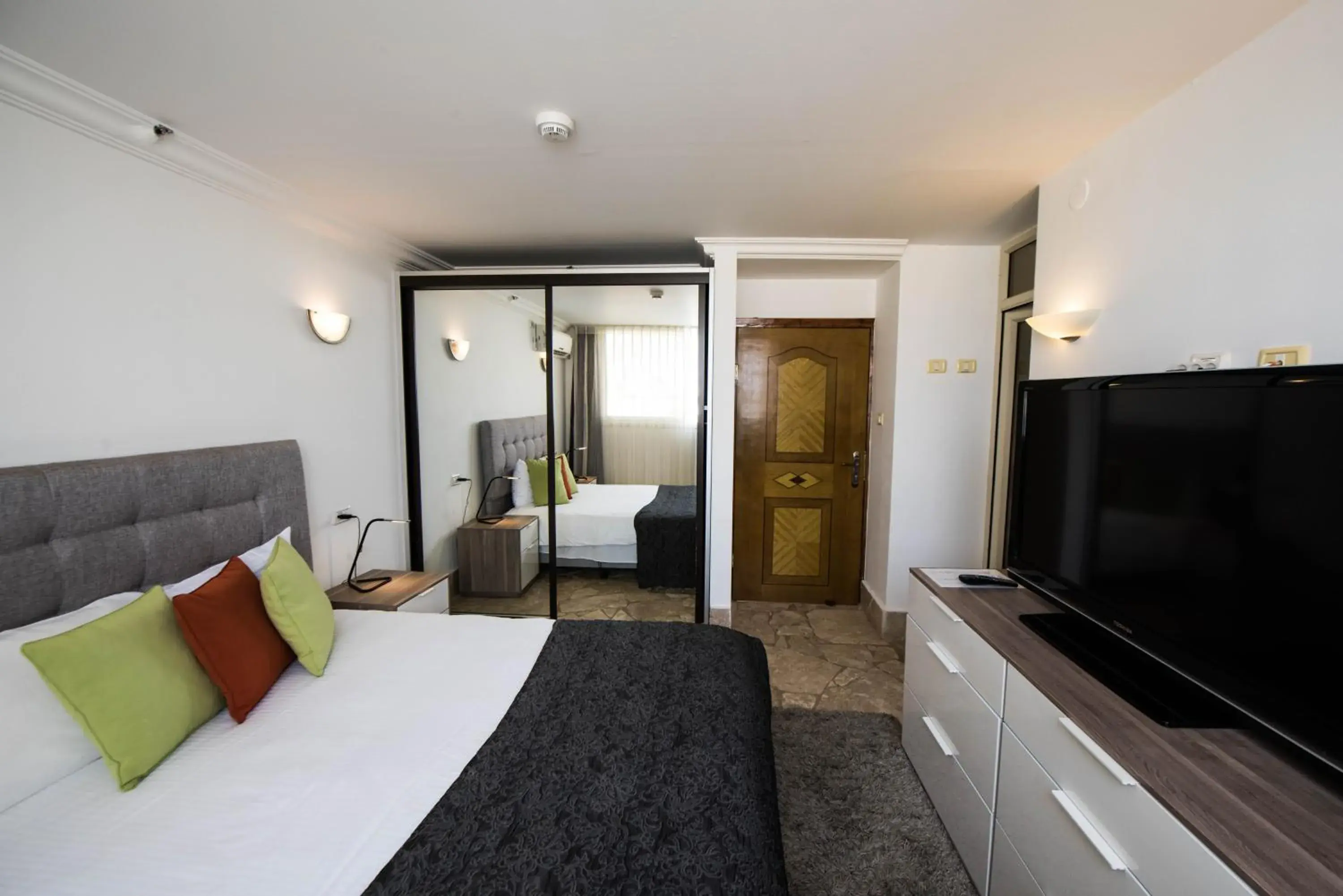 Bed in Ramon Suites by Smart Hotels Bed in Ramon Suites by Smart Hotels