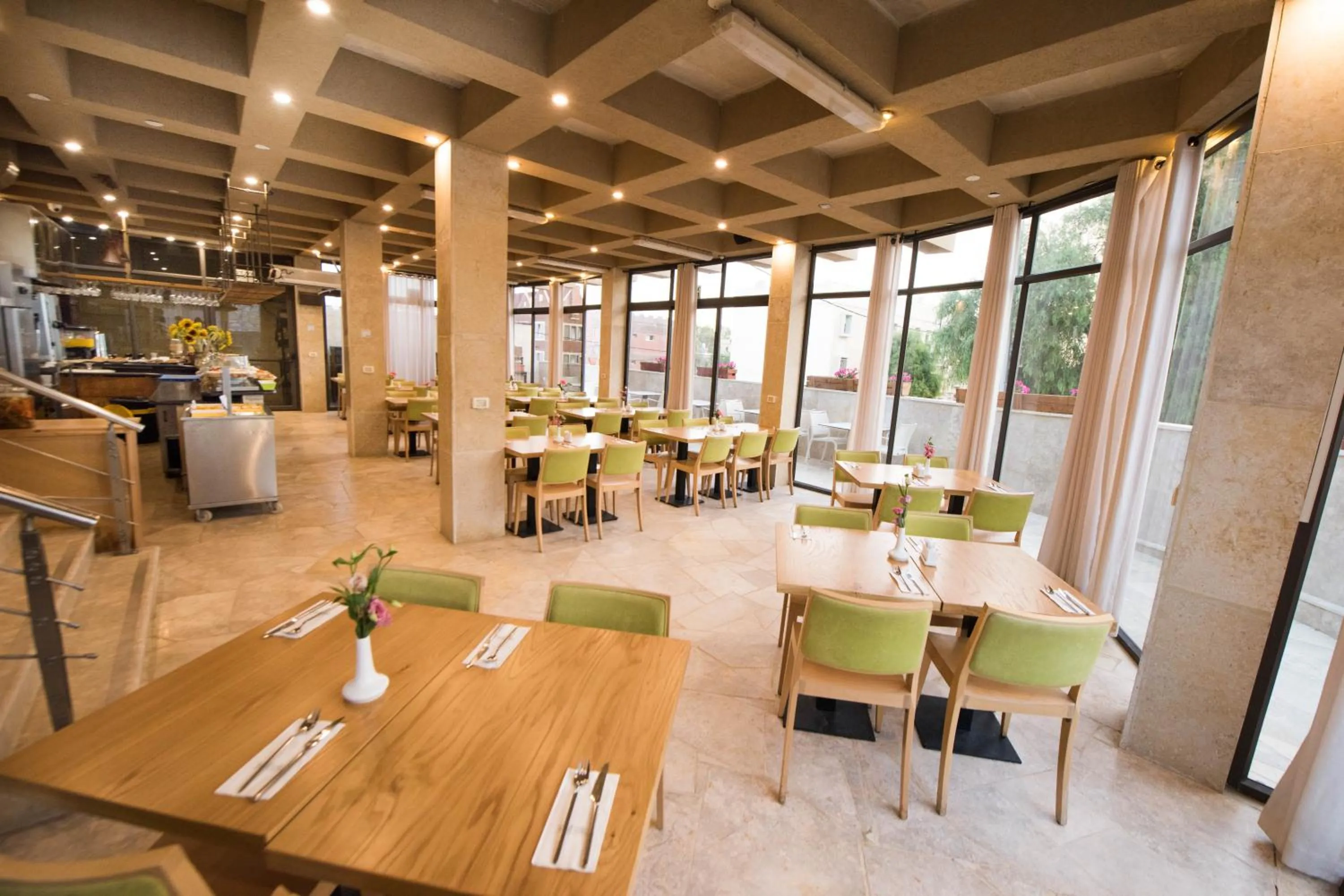 Restaurant/places to eat in Ramon Suites by Smart Hotels