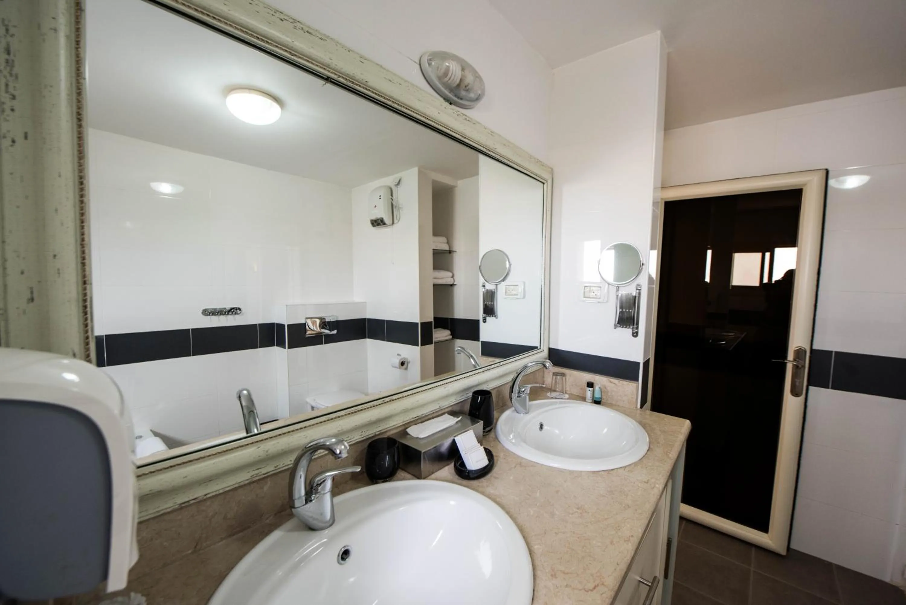 Toilet in Ramon Suites by Smart Hotels