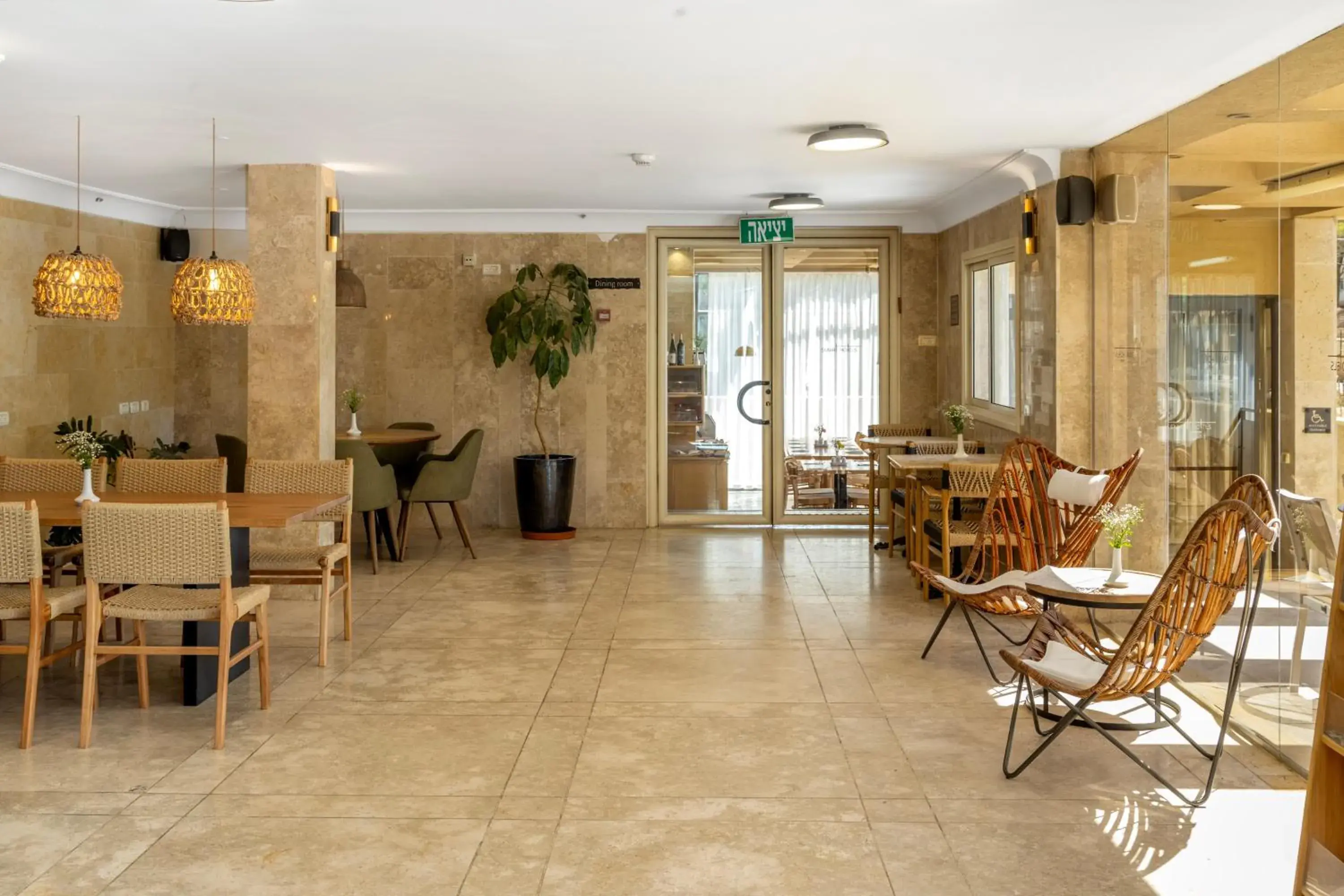 Restaurant/places to eat in Ramon Suites by Smart Hotels Restaurant/places to eat in Ramon Suites by Smart Hotels