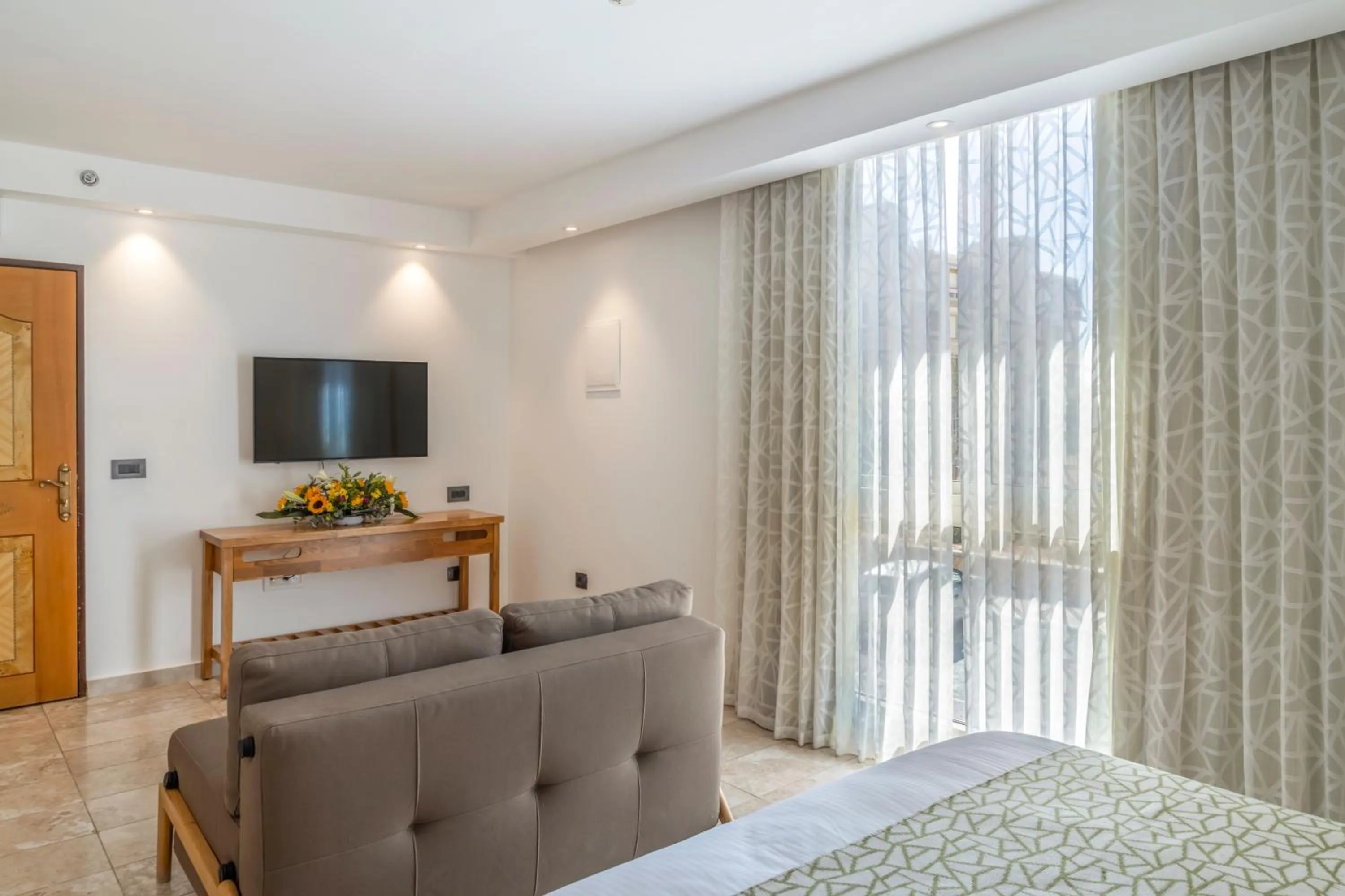 TV and multimedia, Bed in Ramon Suites by Smart Hotels
