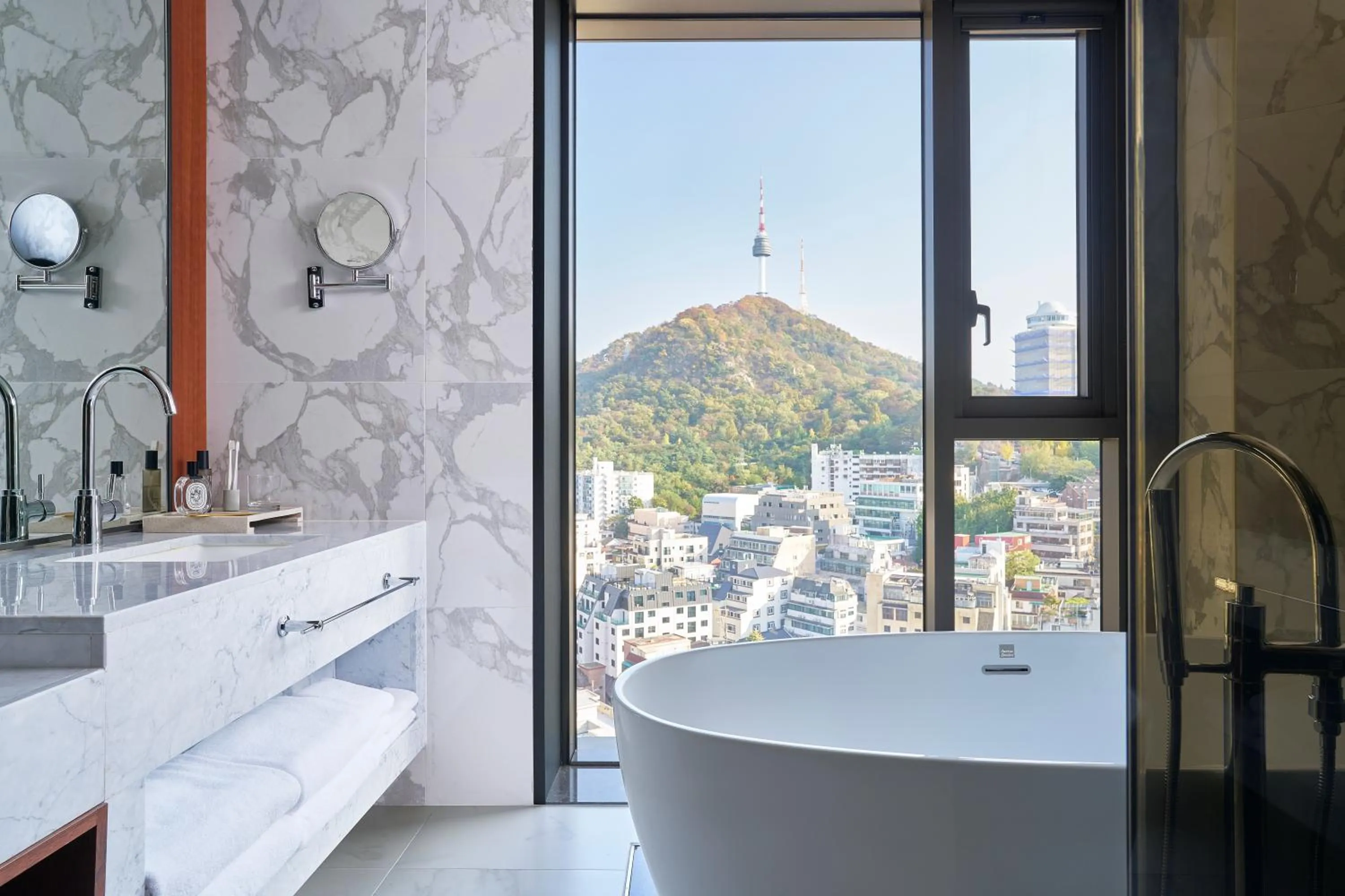 Property building in voco Seoul Myeongdong by IHG