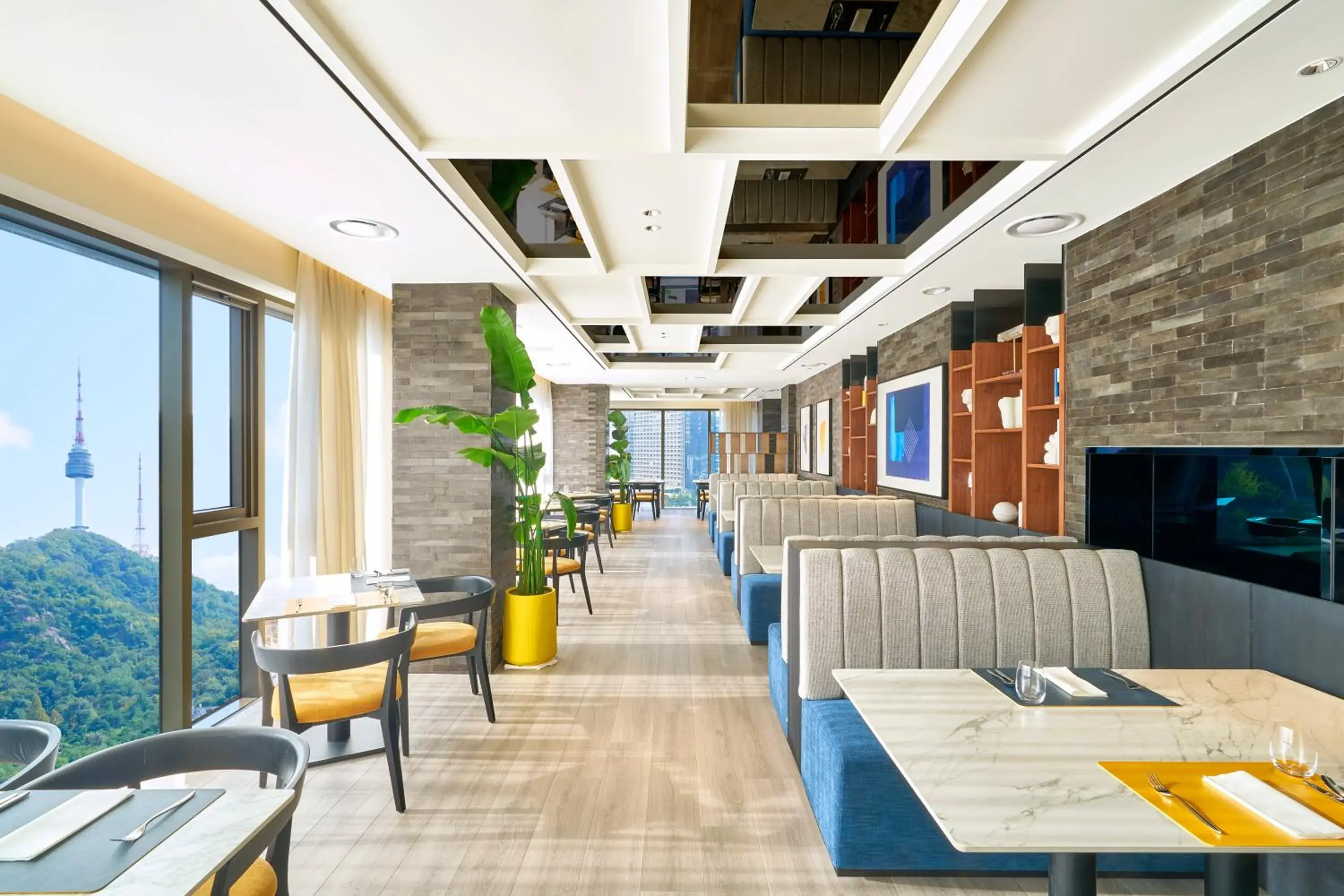 Lounge or bar in voco Seoul Myeongdong by IHG Lounge or bar in voco Seoul Myeongdong by IHG