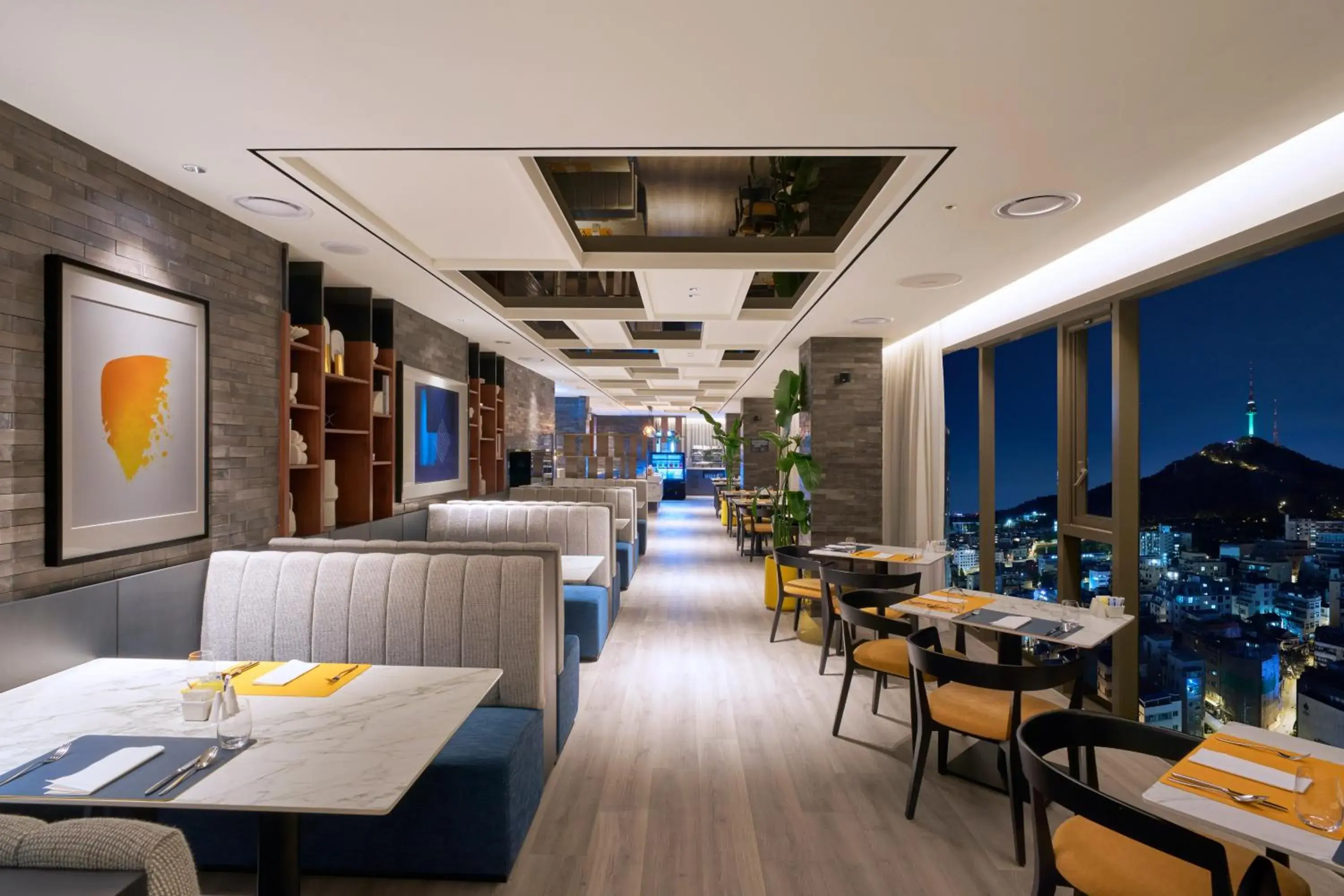 Lounge or bar in voco Seoul Myeongdong by IHG Lounge or bar in voco Seoul Myeongdong by IHG
