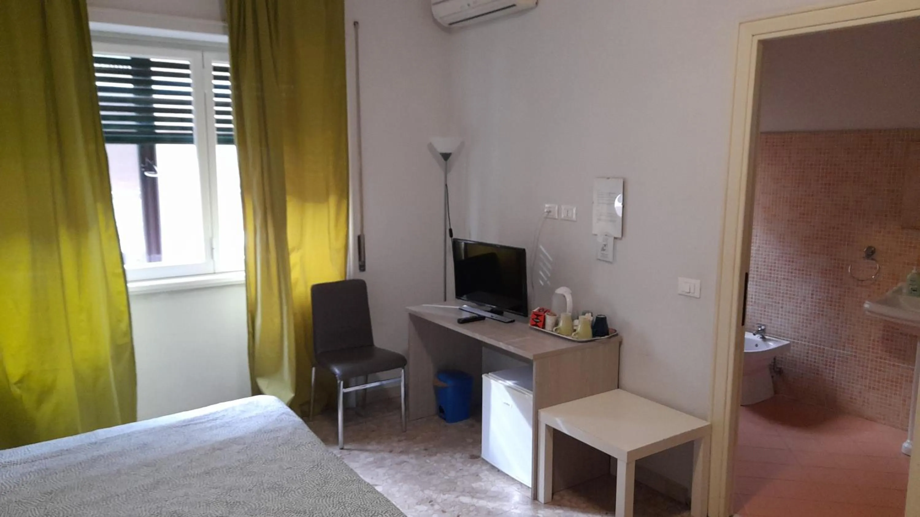 TV and multimedia, Bed in Olimpica Relais guest house