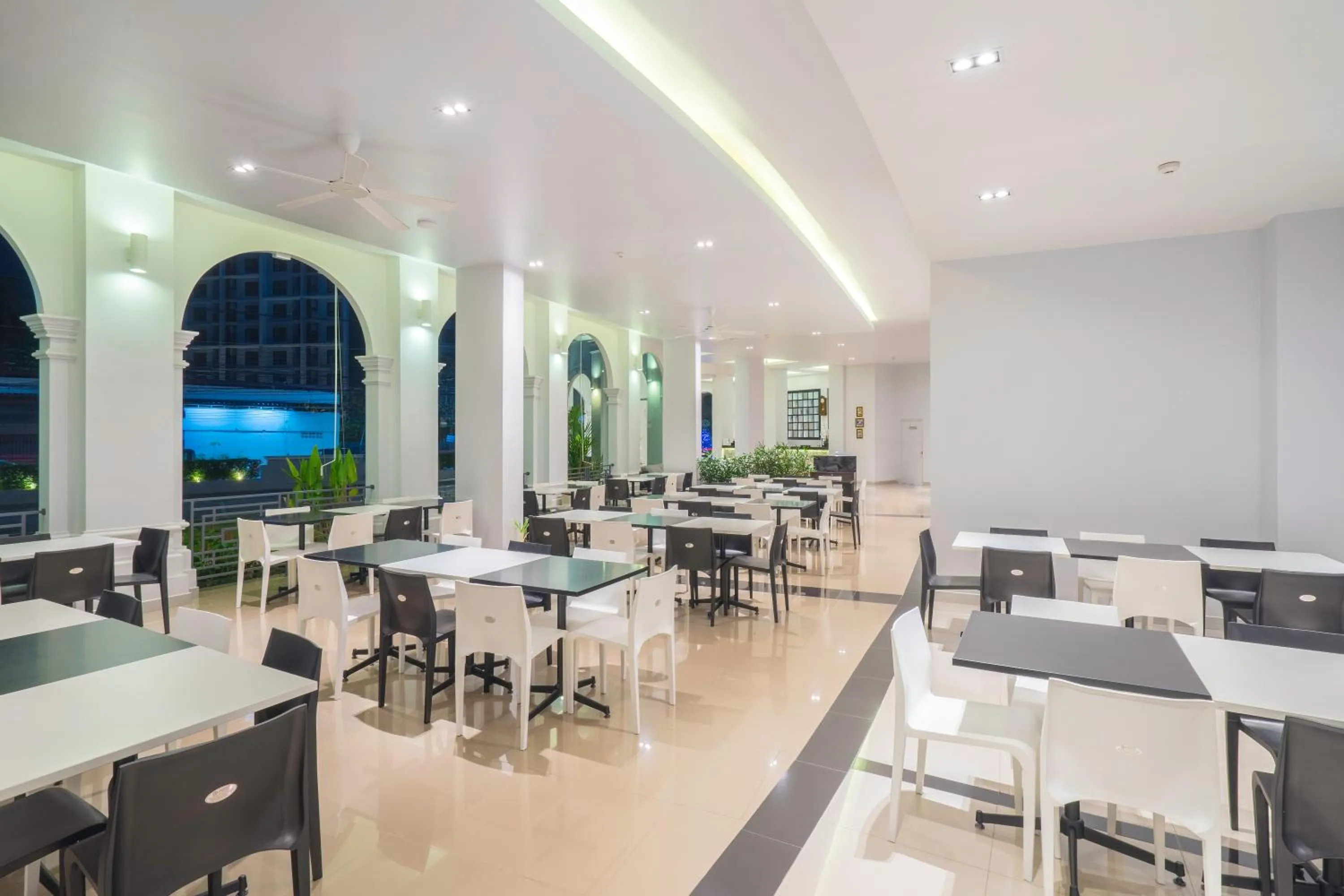 Restaurant/places to eat in Vapa Hotel - SHA Extra Plus