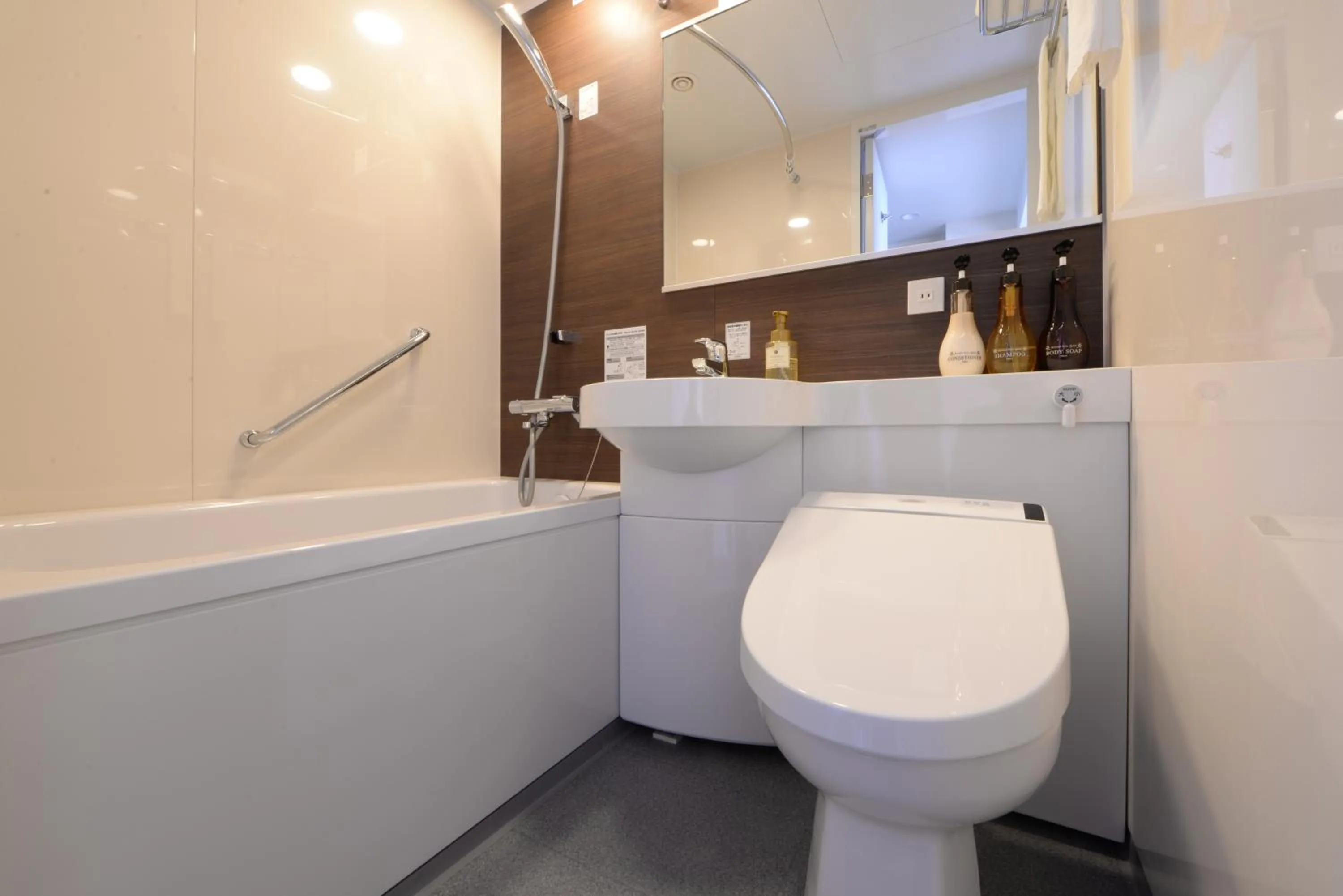 Shower in Vessel Inn Ueno Iriya Station