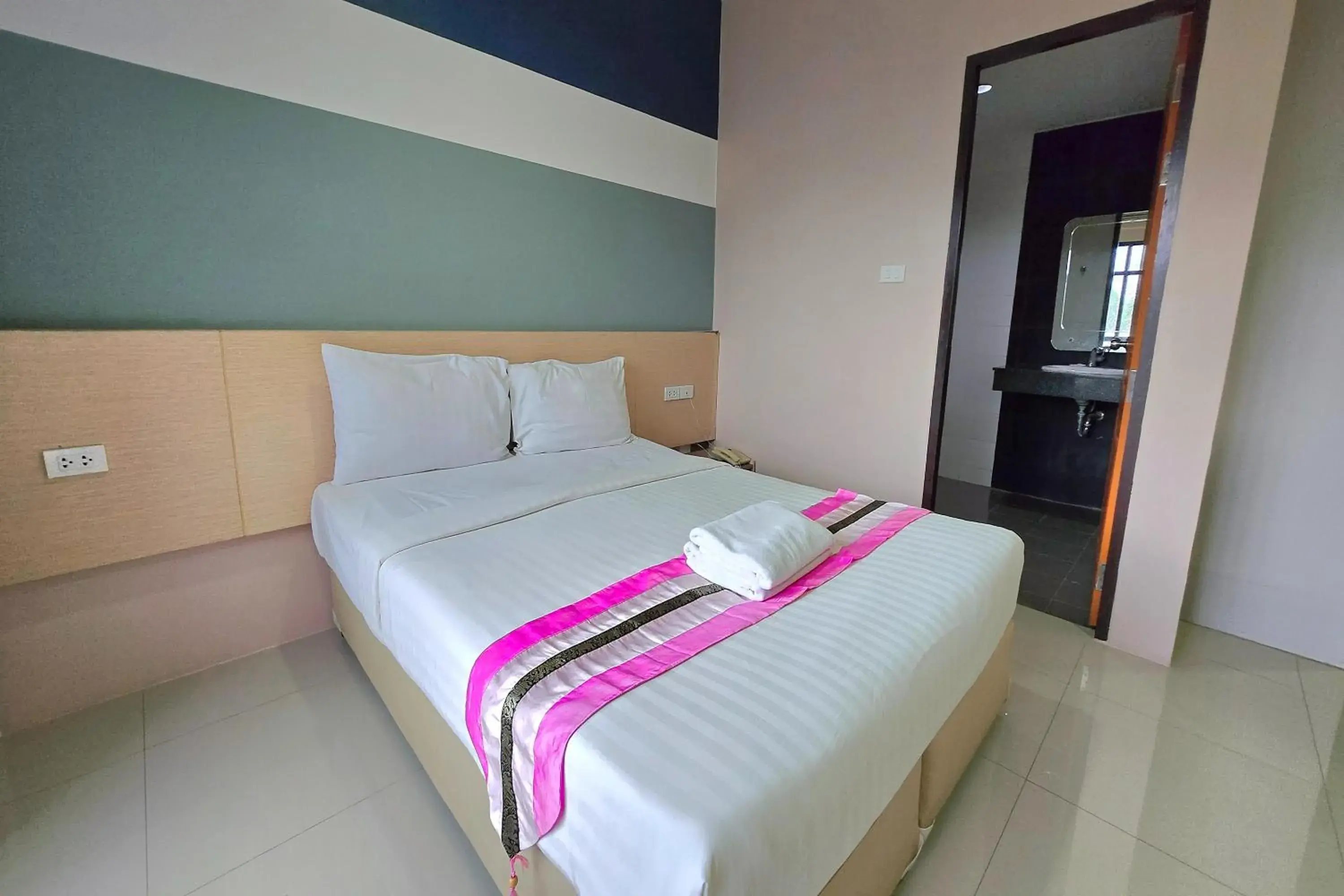 Deluxe Double Room in JJ Residence Phuket Town Deluxe Double Room in JJ Residence Phuket Town