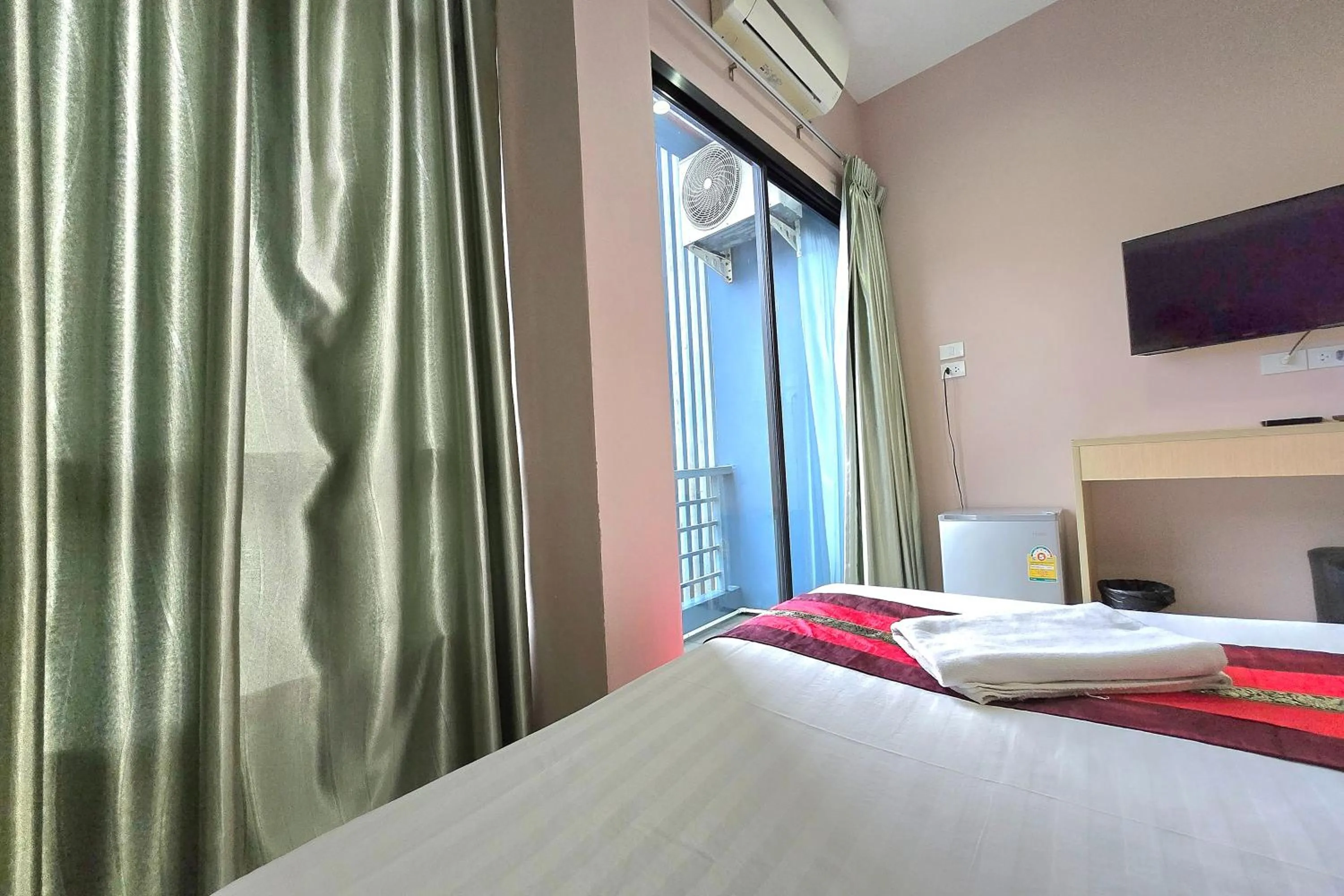 Bed in JJ Residence Phuket Town