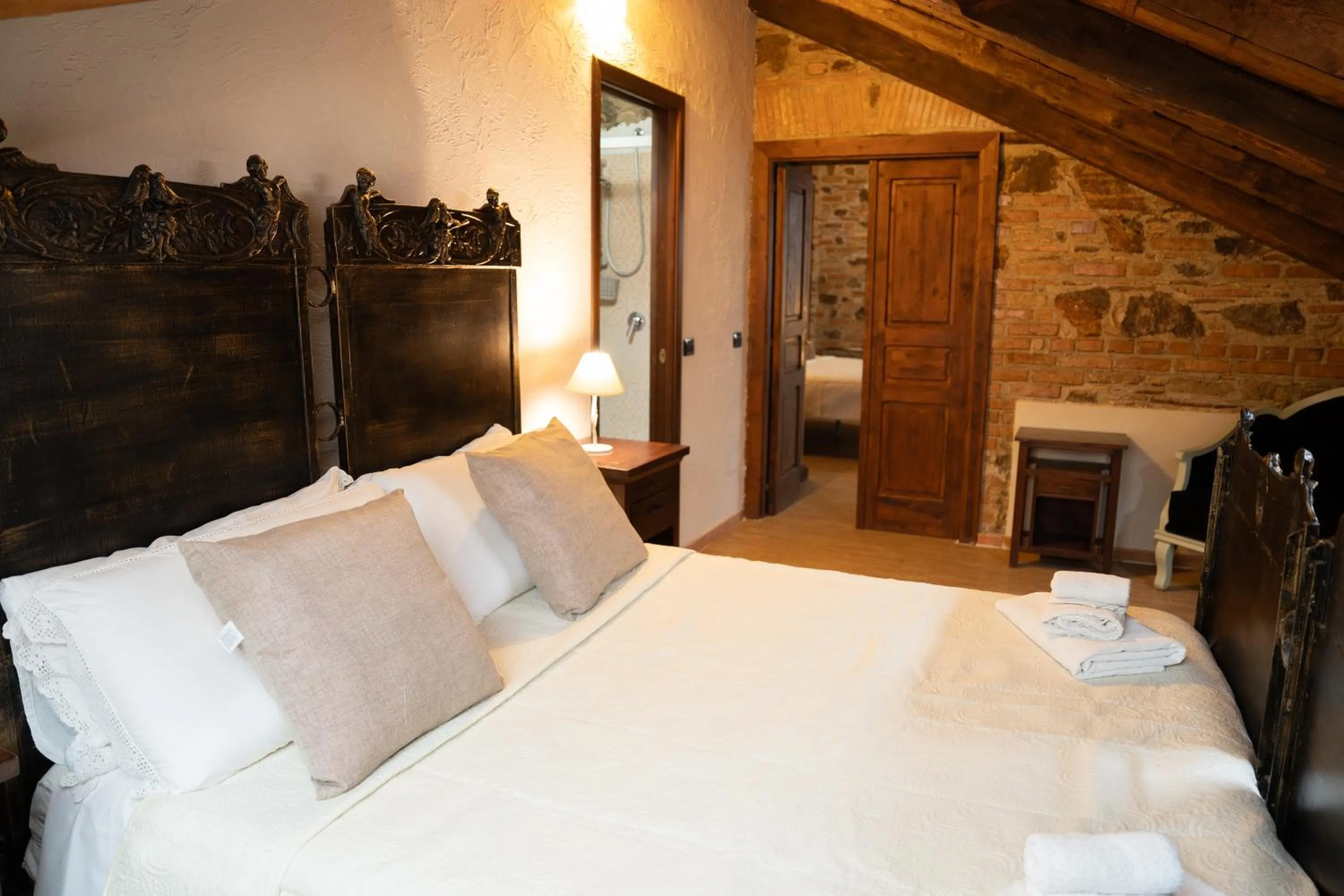 Decorative detail, Bed in Residenza L'Antico Borgo Hotel