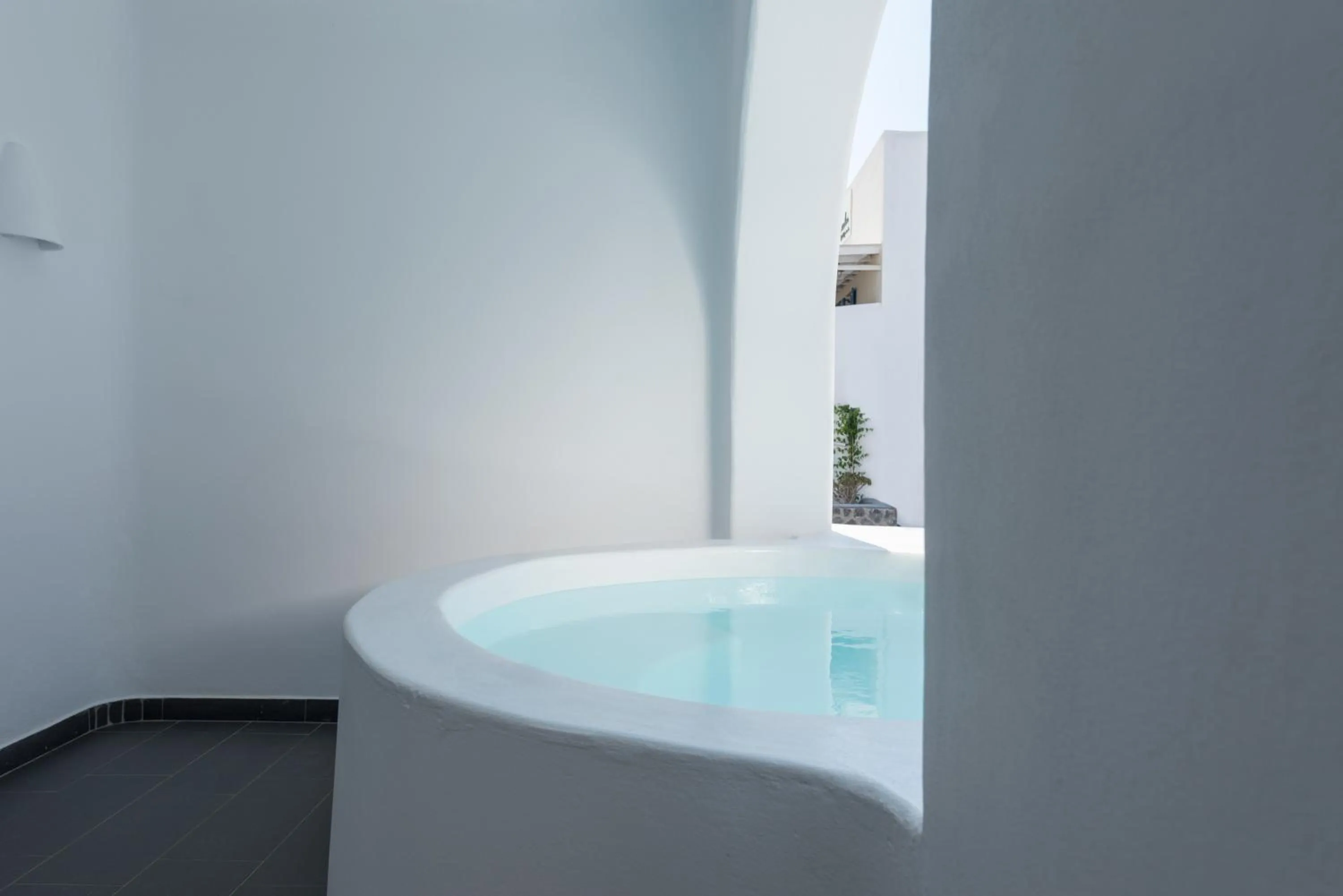 Hot Tub in Anemomilos