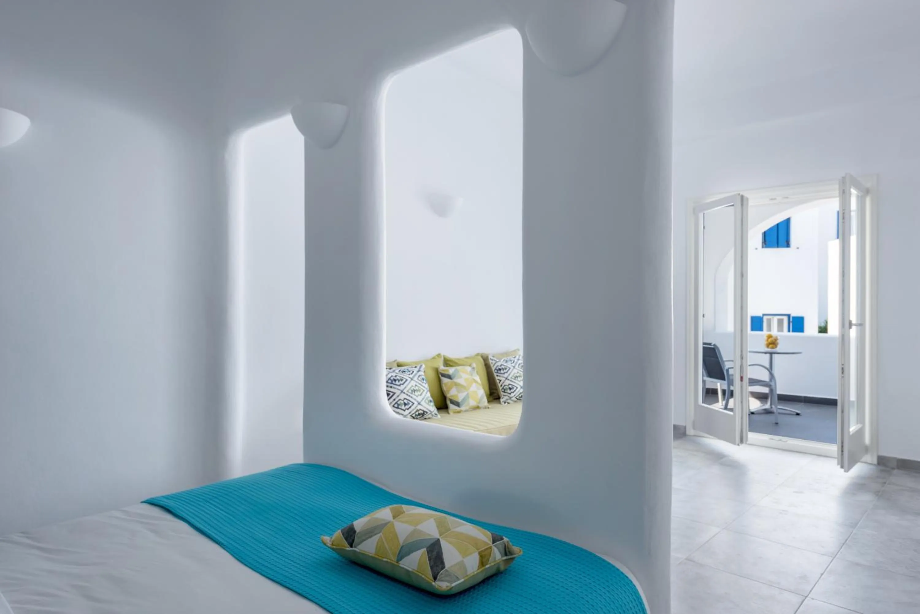 Photo of the whole room, Bed in Anemomilos