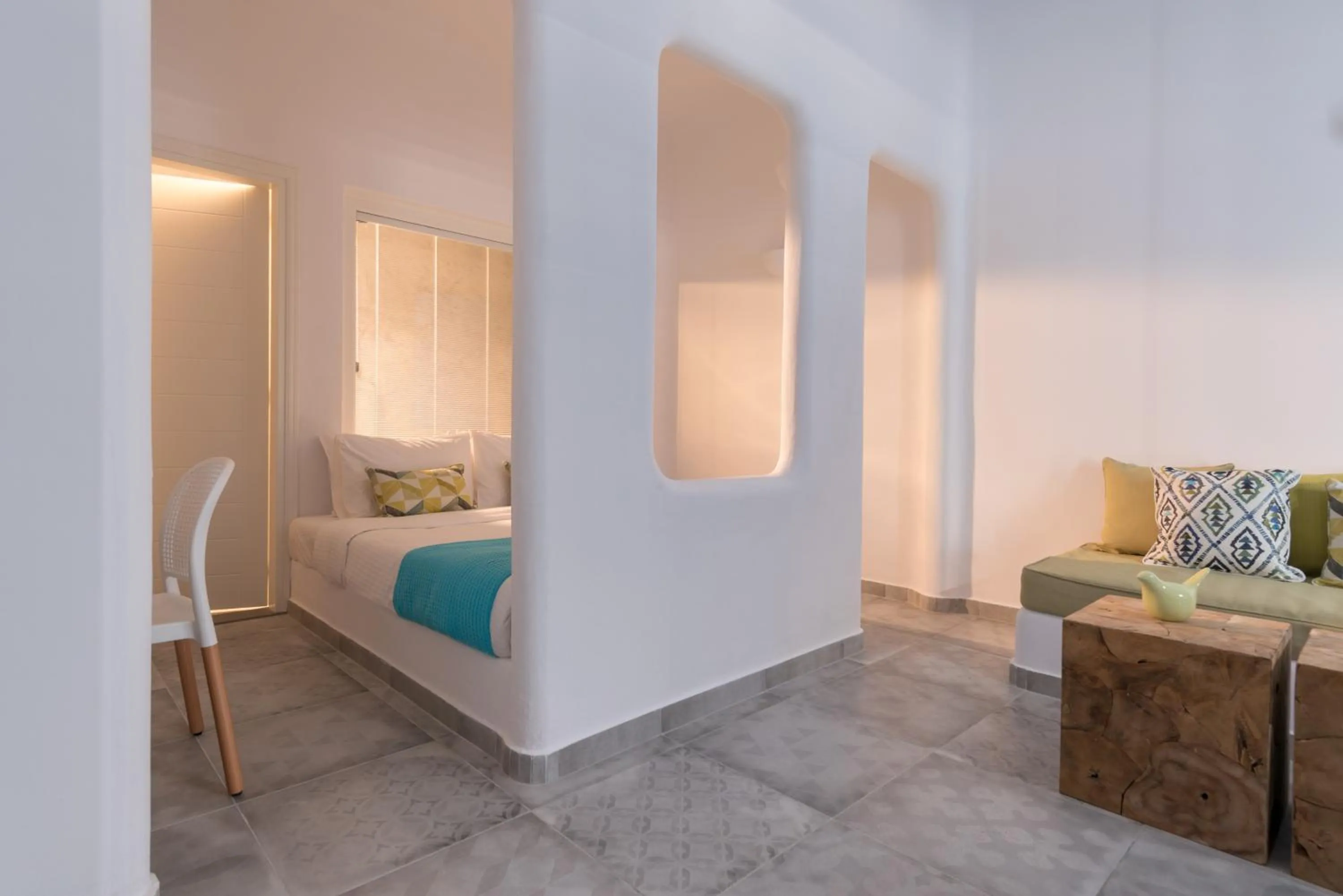 Photo of the whole room, Bed in Anemomilos