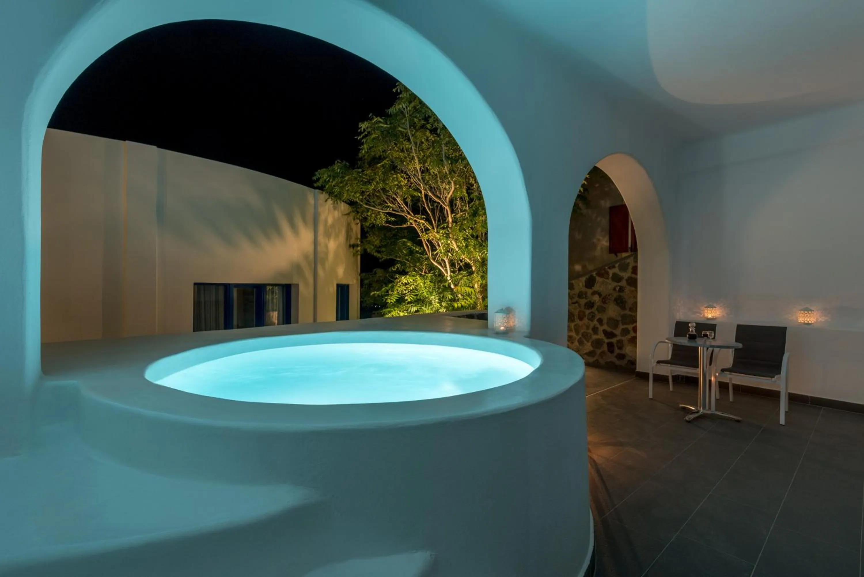 Hot Tub in Anemomilos