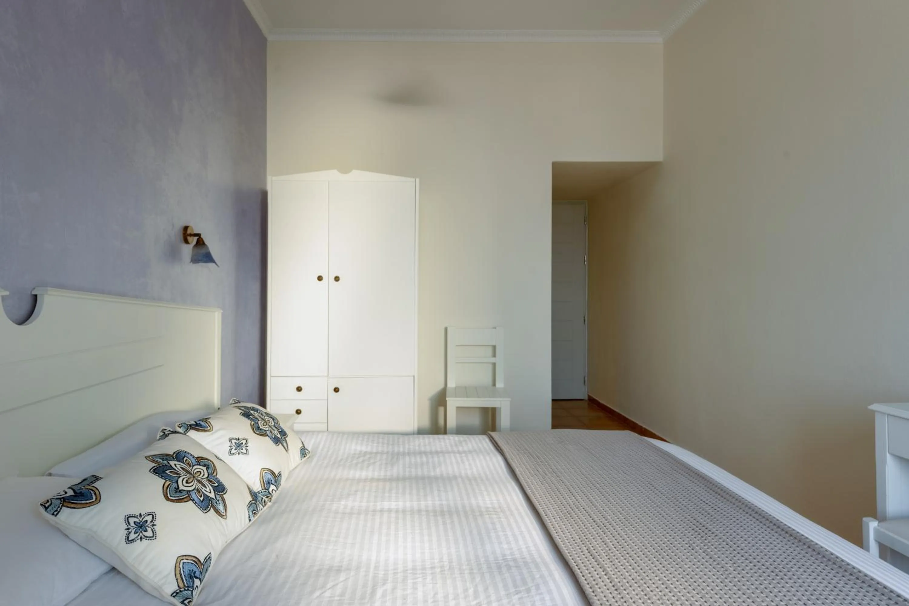 Photo of the whole room, Bed in Anemomilos