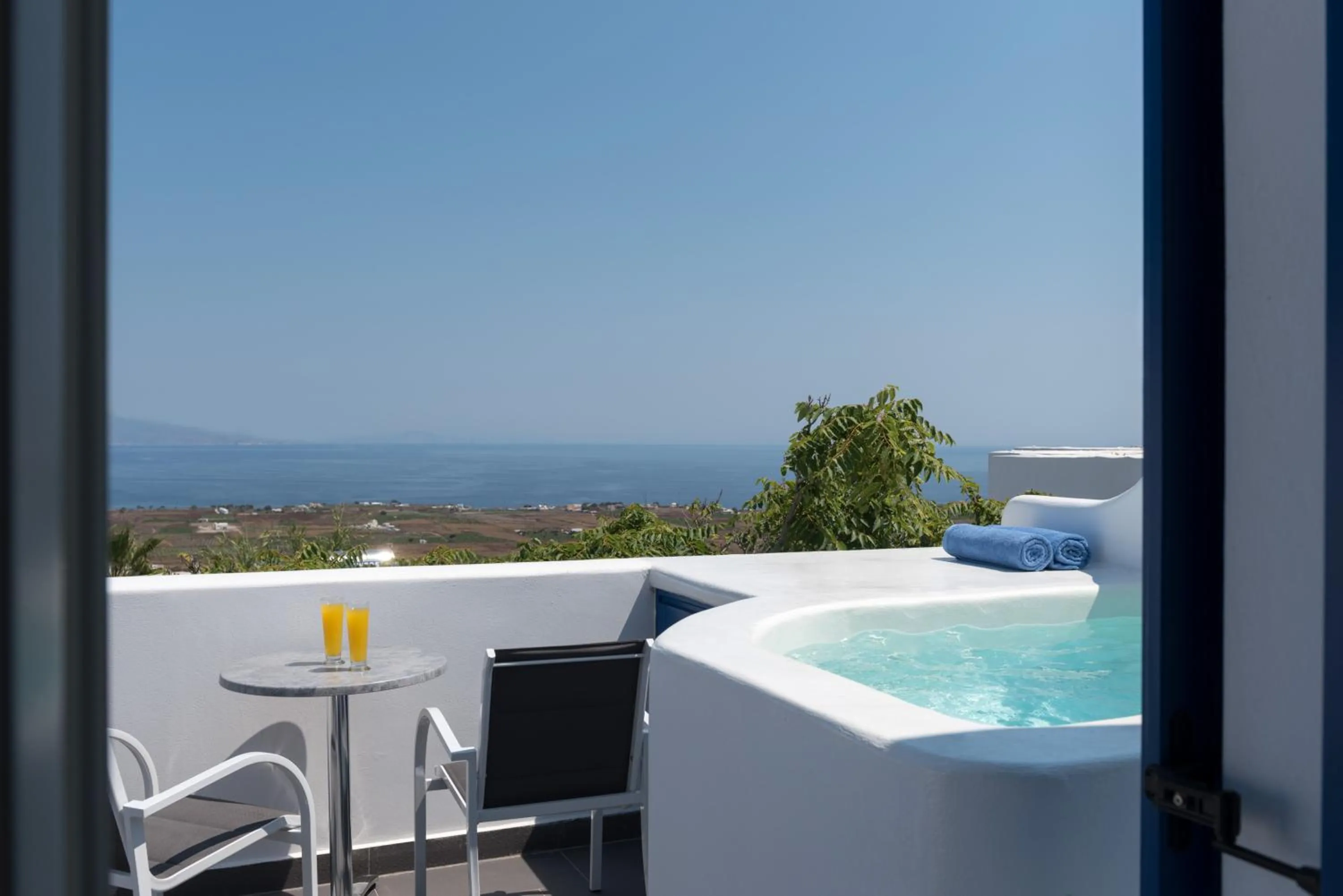 Hot Tub in Anemomilos